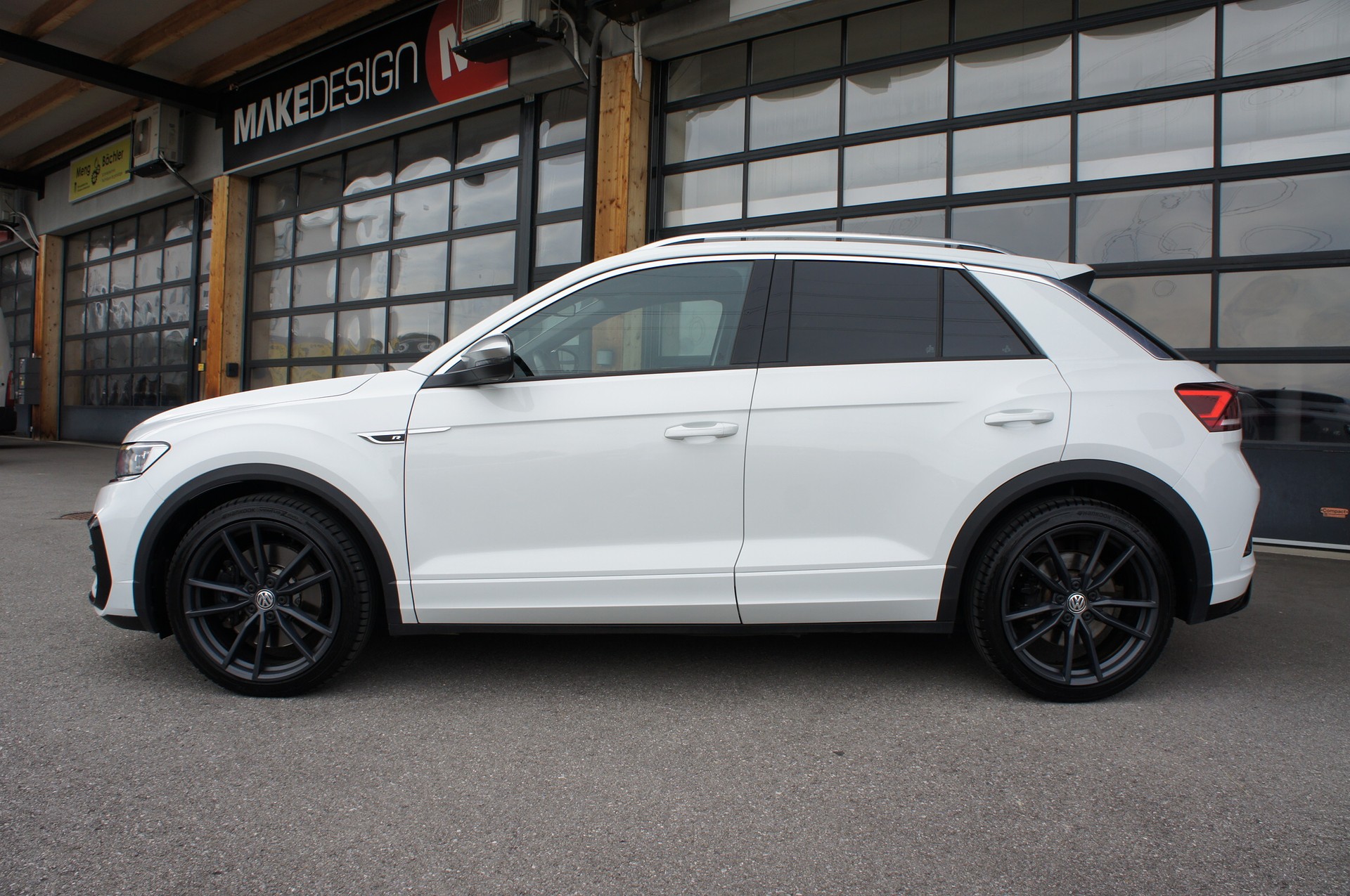 VW T-Roc 2.0 TSI R DSG 4Motion-image-1