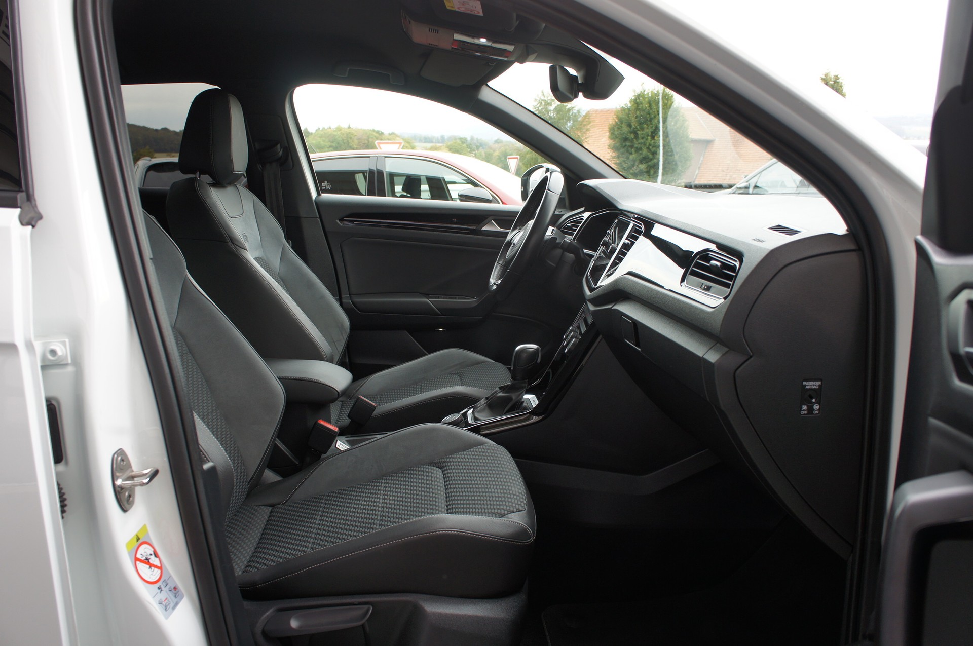 VW T-Roc 2.0 TSI R DSG 4Motion-image-8