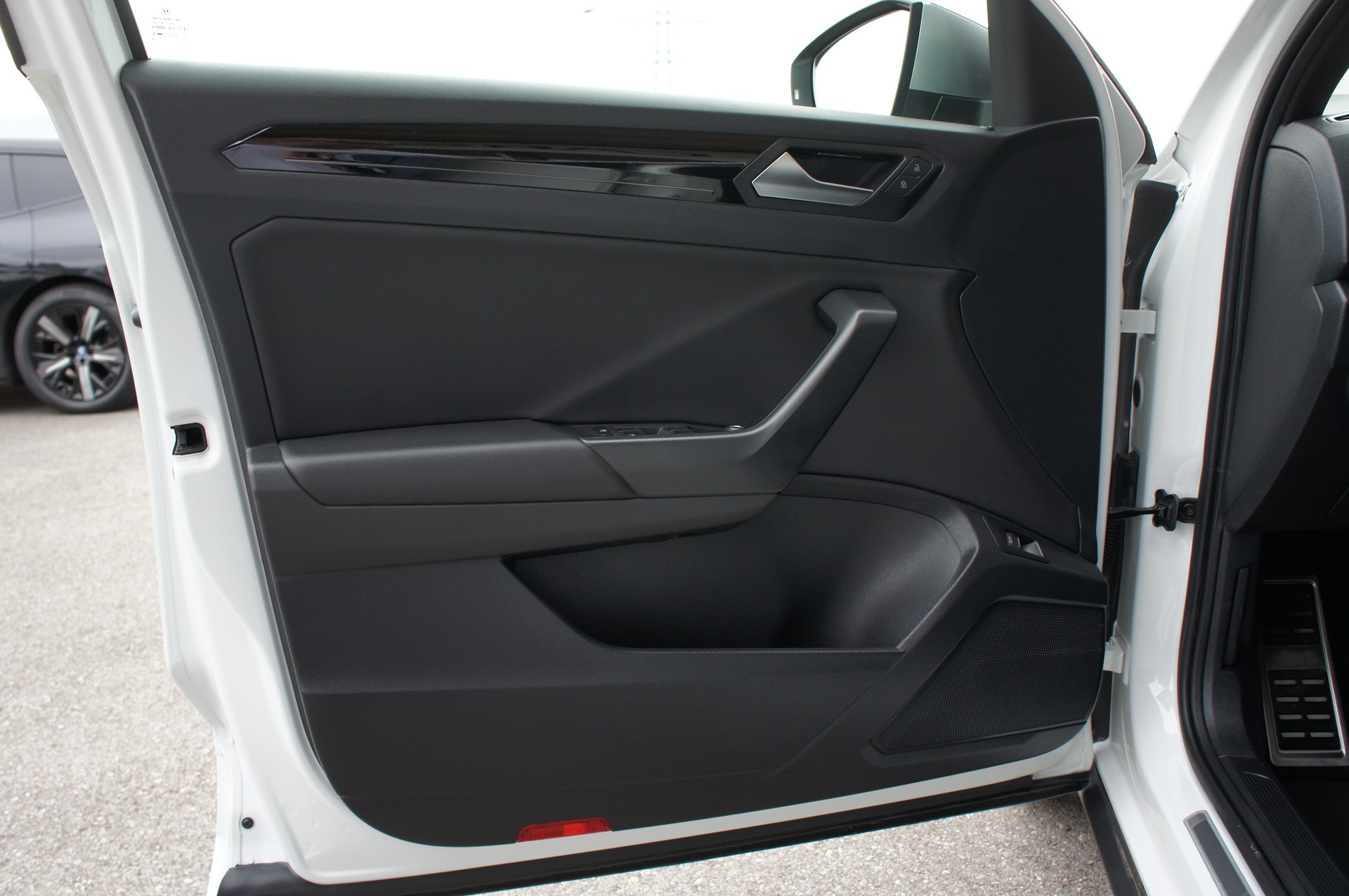 VW T-Roc 2.0 TSI R DSG 4Motion-image-10