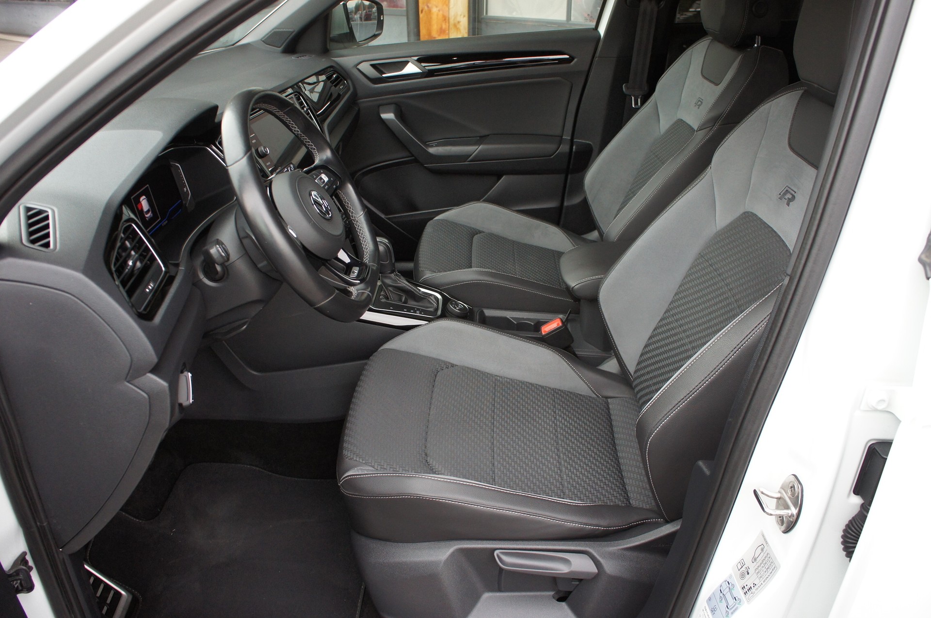 VW T-Roc 2.0 TSI R DSG 4Motion-image-11