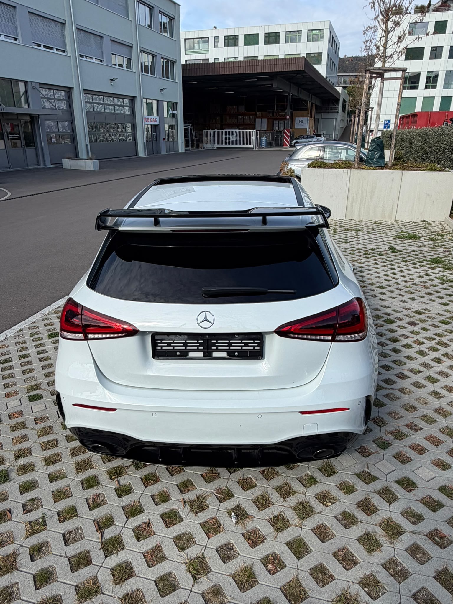 MERCEDES-BENZ A 35 AMG 4matic-image-2
