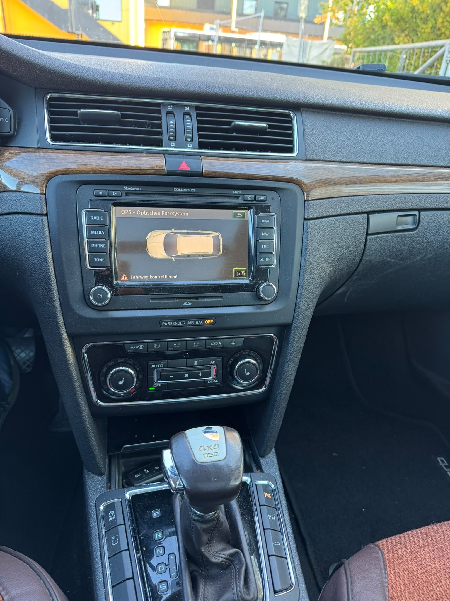 SKODA Superb Combi 2.0 TDi Laurin & Klement 4x4 DSG-image-9