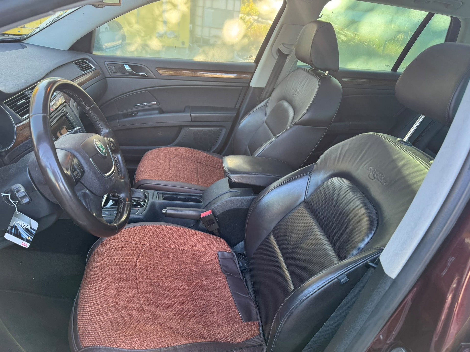 SKODA Superb Combi 2.0 TDi Laurin & Klement 4x4 DSG-image-12