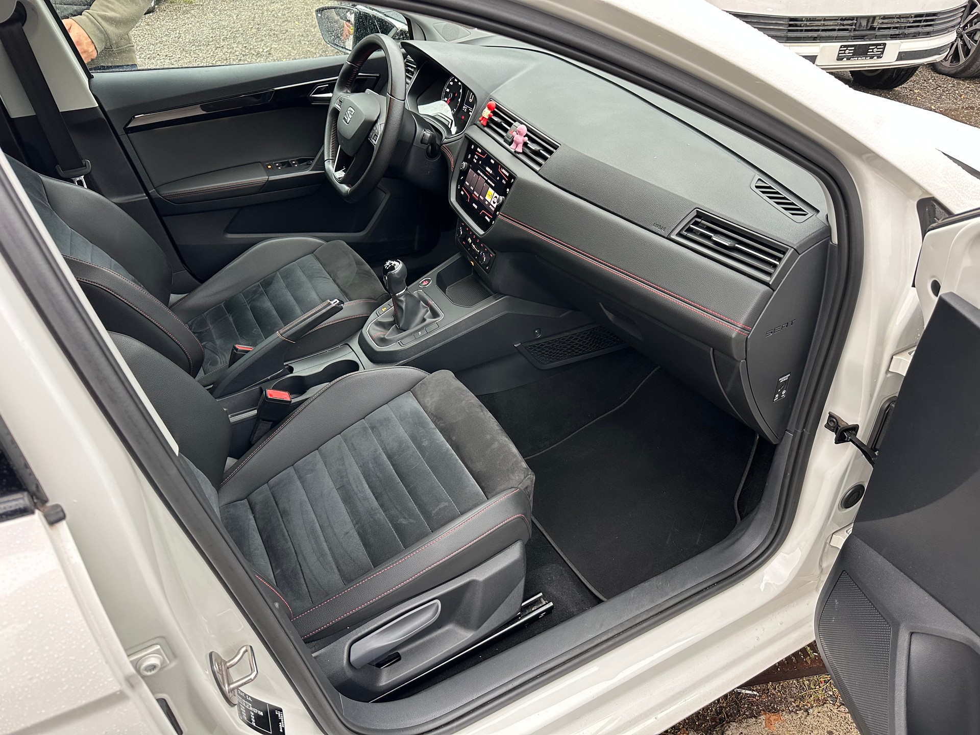 SEAT Ibiza 1.5 TSI EVO Swiss FR-image-12