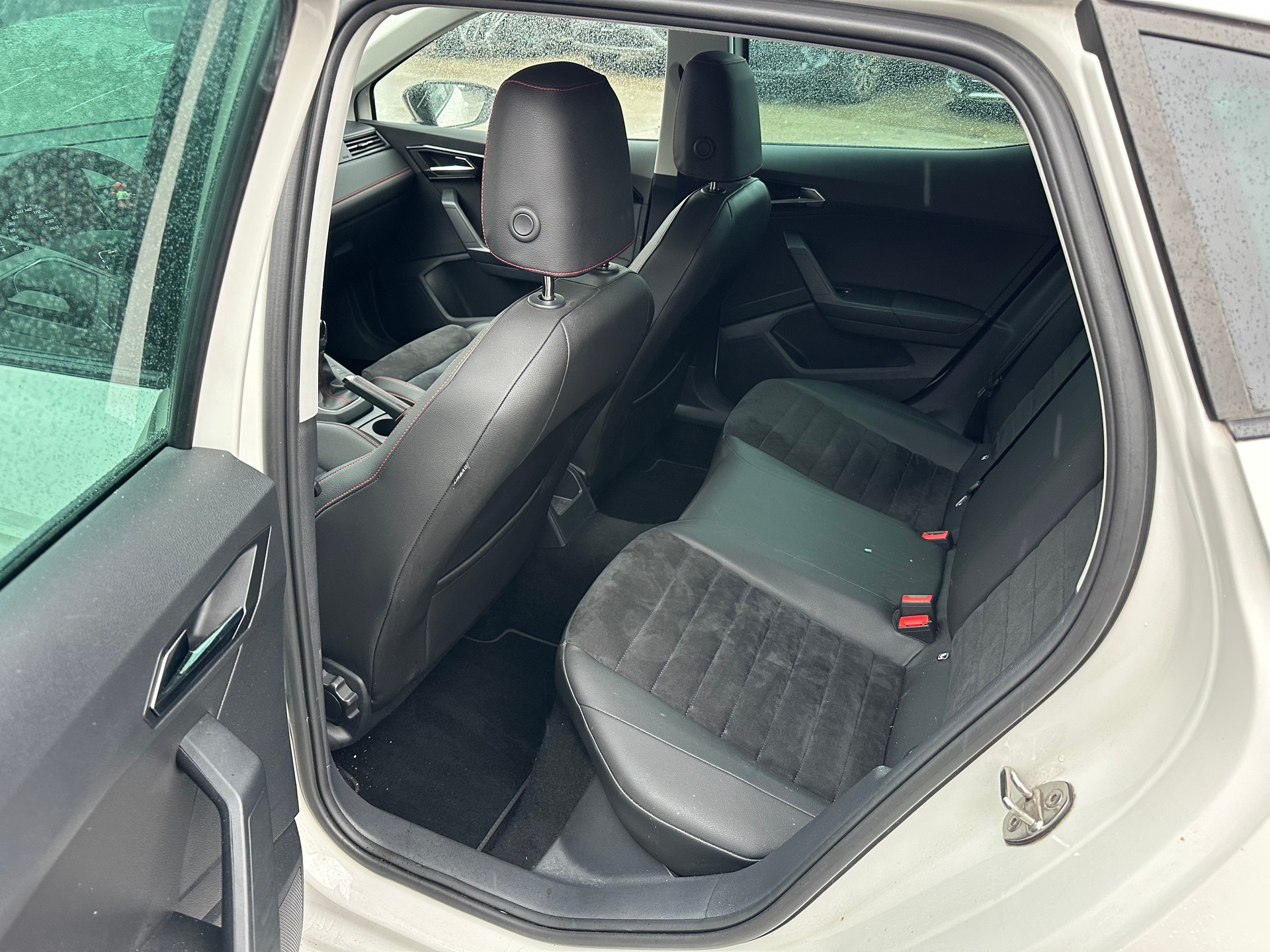 SEAT Ibiza 1.5 TSI EVO Swiss FR-image-9