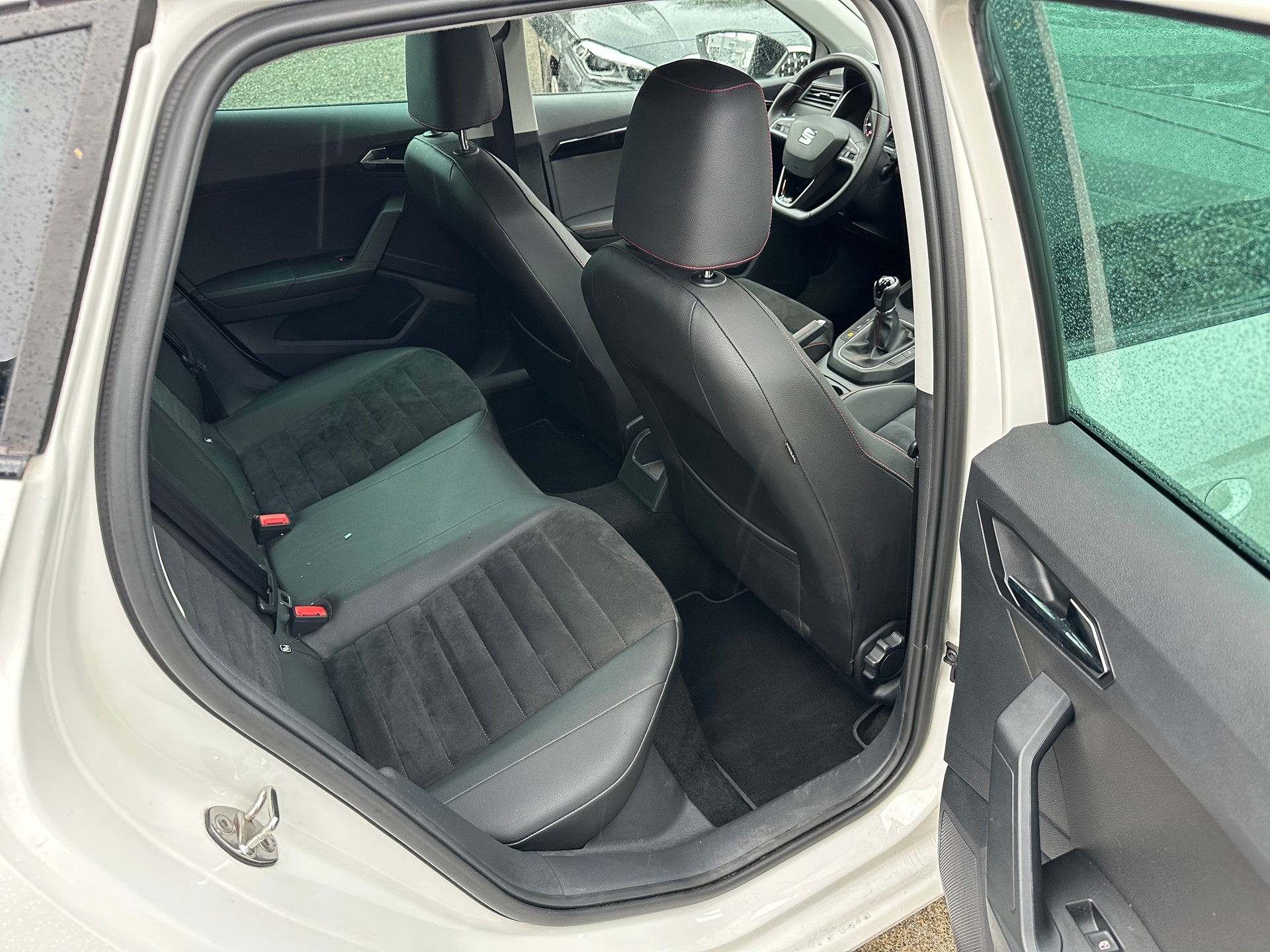 SEAT Ibiza 1.5 TSI EVO Swiss FR-image-10