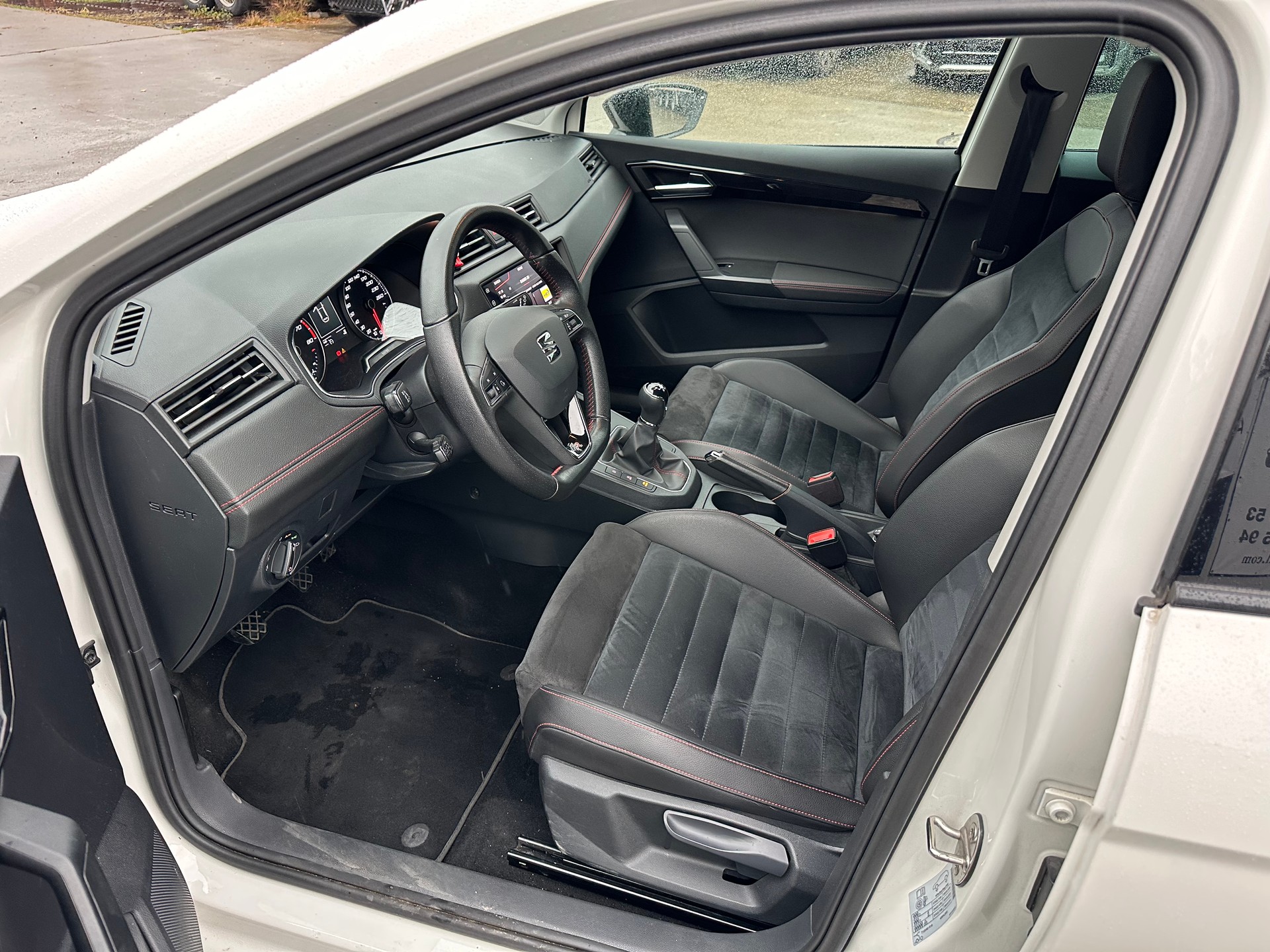 SEAT Ibiza 1.5 TSI EVO Swiss FR-image-6