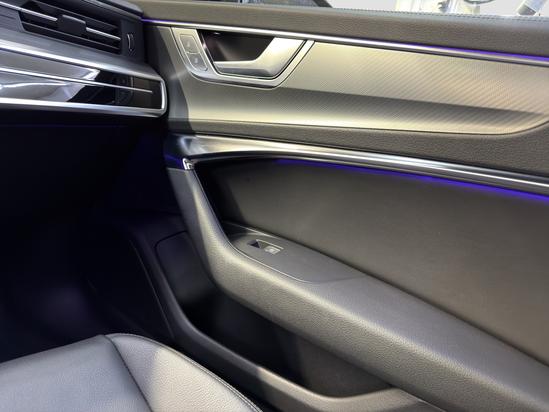 AUDI A6 Avant 55 TFSI S line quattro S-tronic-image-29