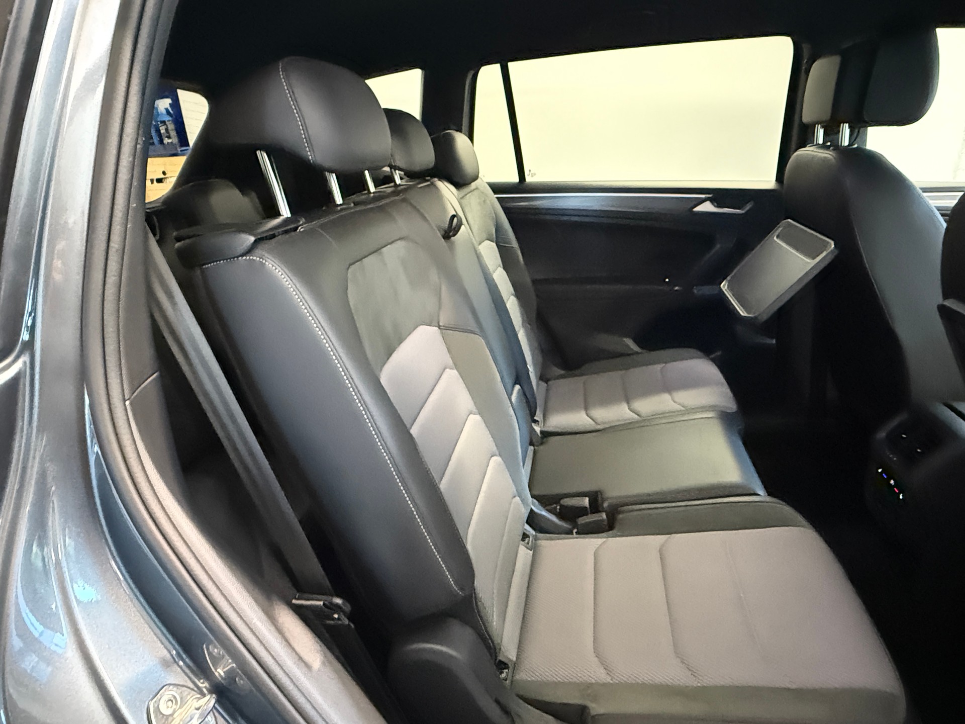 VW Tiguan Allspace 2.0 TDI SCR R-Line 4Motion DSG Ab 420.- pro Monat-image-14