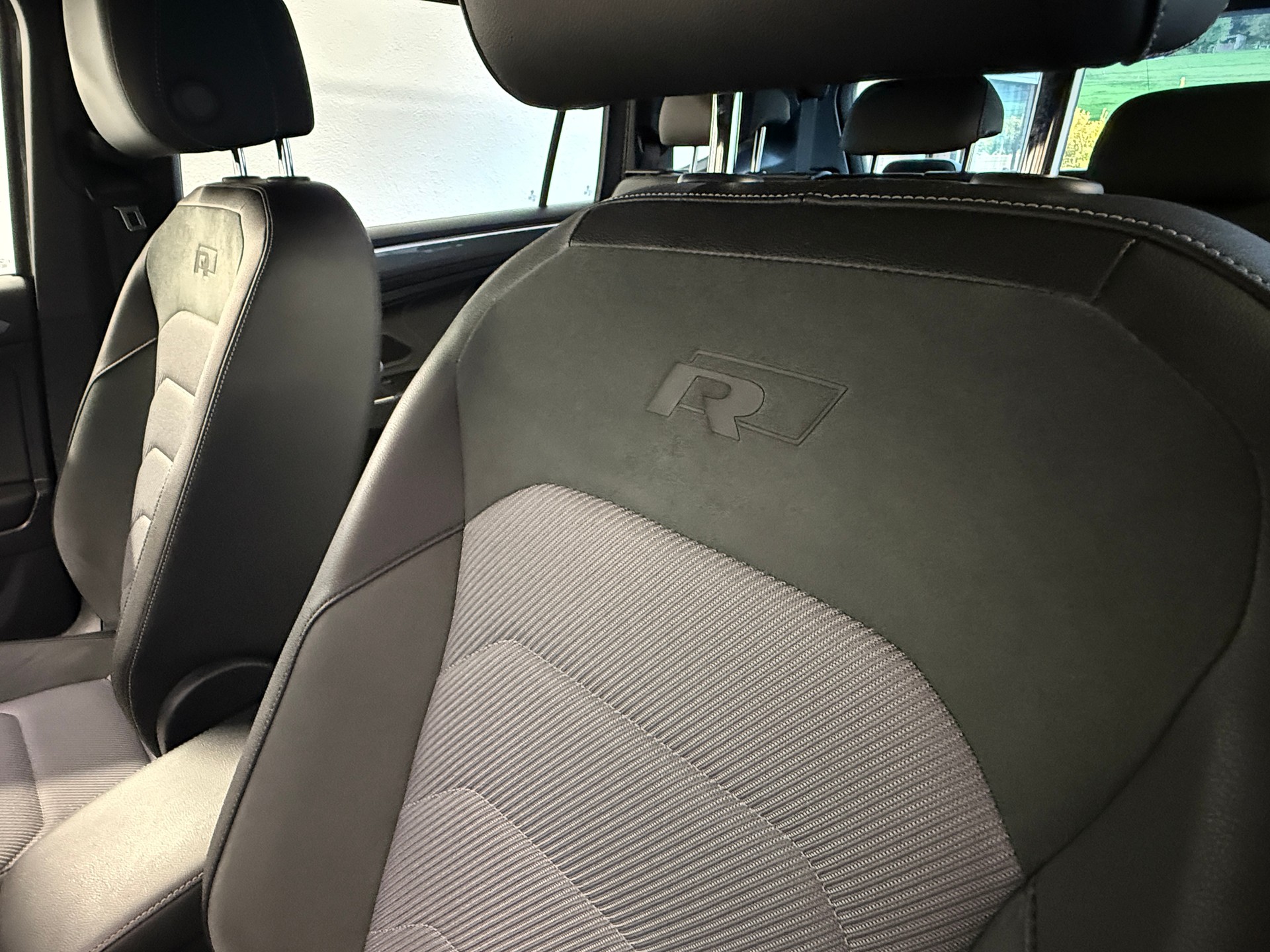 VW Tiguan Allspace 2.0 TDI SCR R-Line 4Motion DSG Ab 420.- pro Monat-image-12