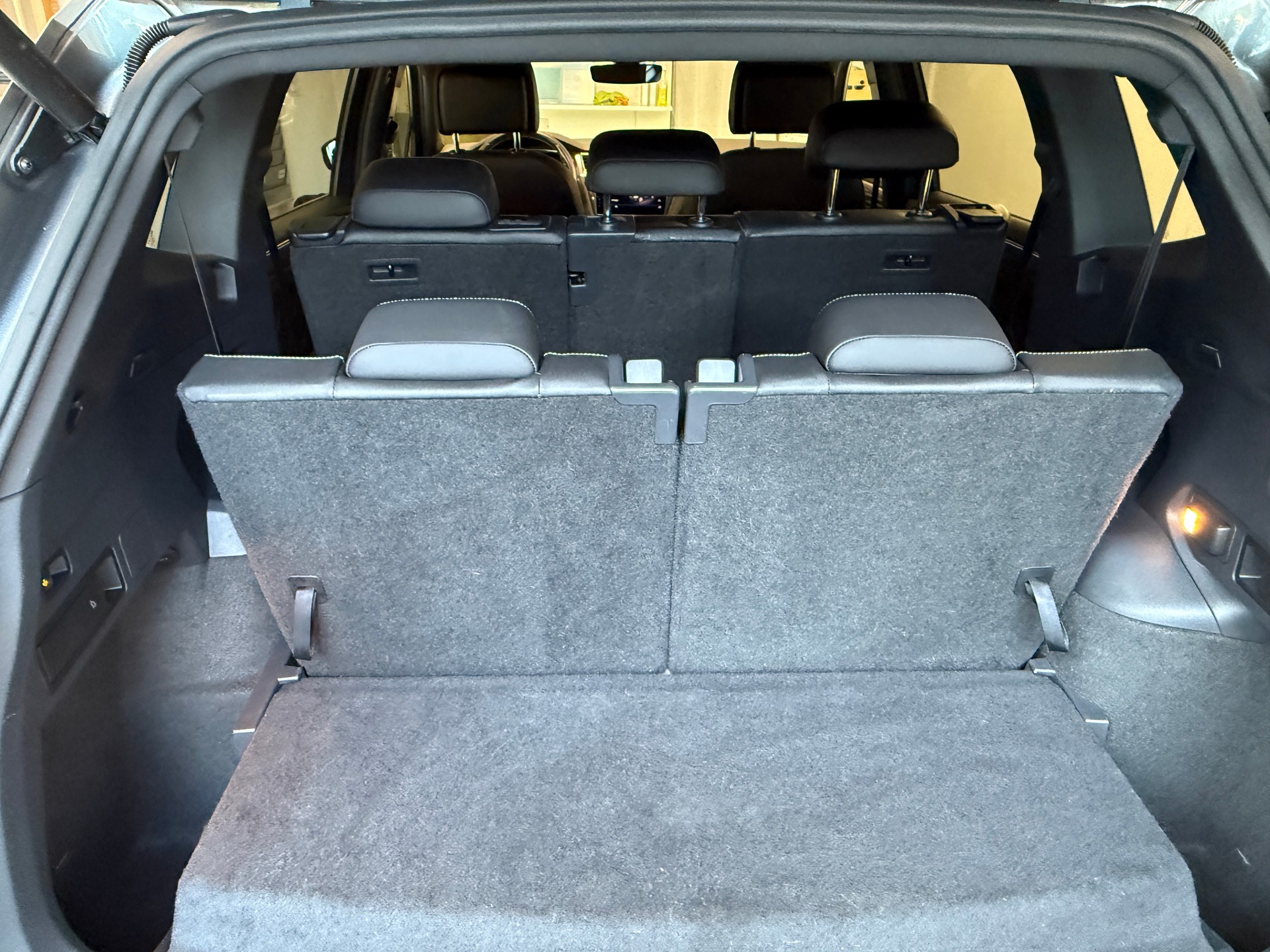 VW Tiguan Allspace 2.0 TDI SCR R-Line 4Motion DSG Ab 420.- pro Monat-image-9