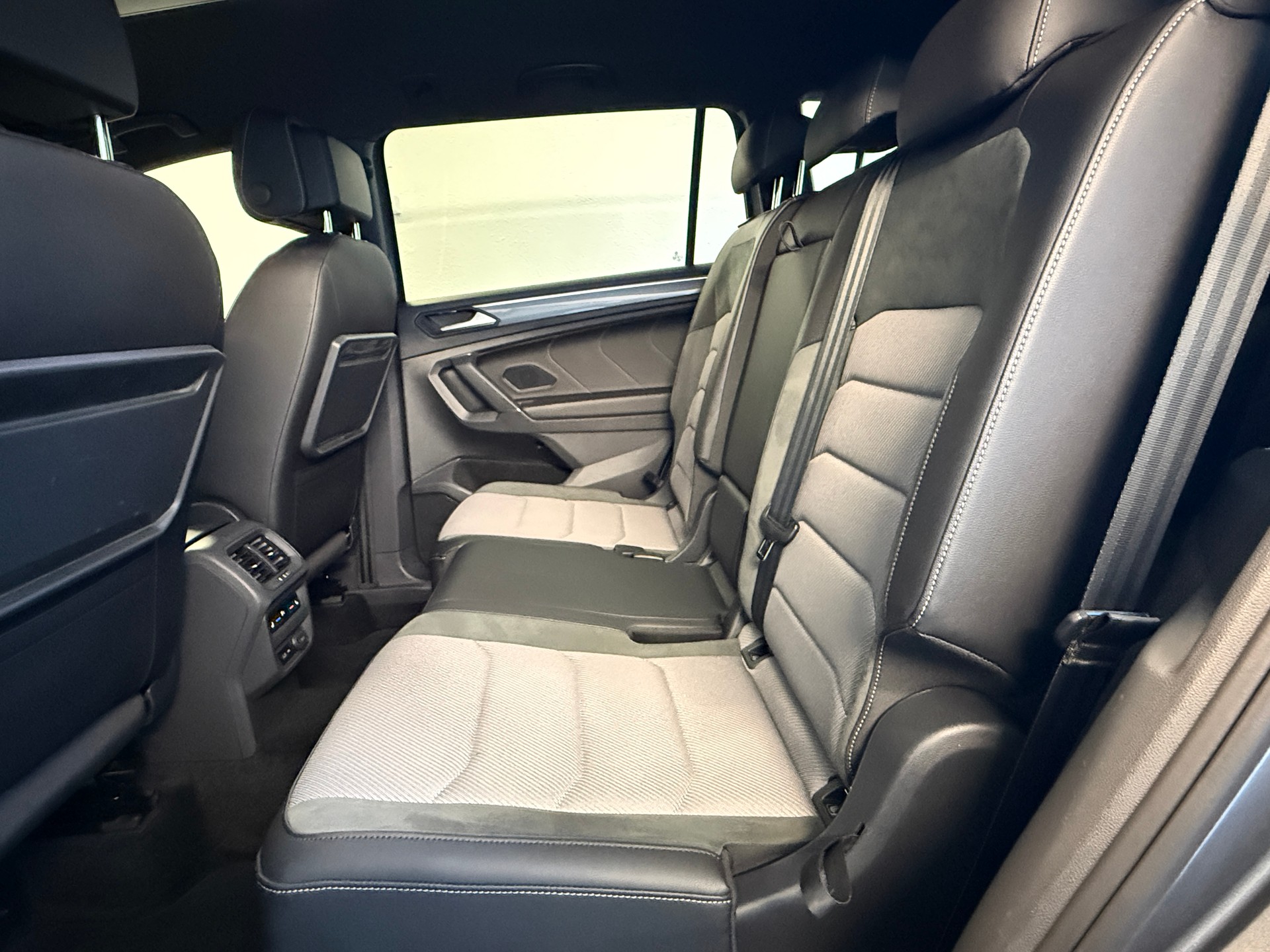 VW Tiguan Allspace 2.0 TDI SCR R-Line 4Motion DSG Ab 420.- pro Monat-image-11