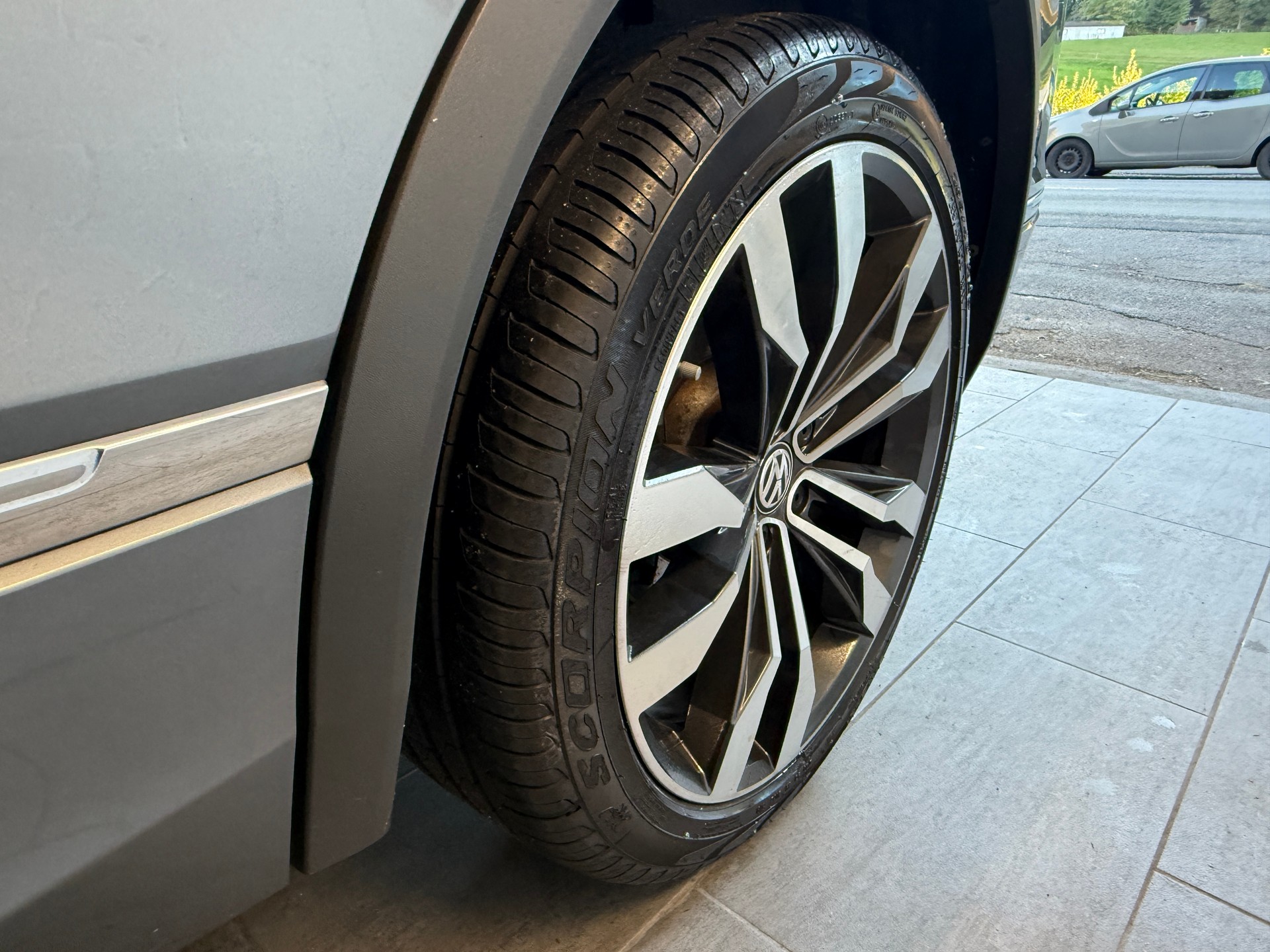 VW Tiguan Allspace 2.0 TDI SCR R-Line 4Motion DSG Ab 420.- pro Monat-image-25