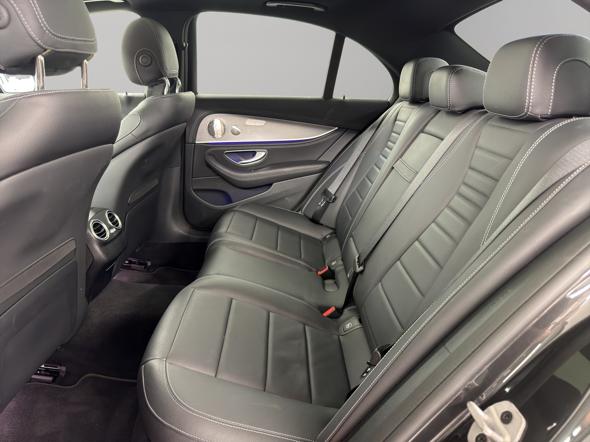 MERCEDES-BENZ E-Klasse E 400 d AMG Line 4matic-image-9