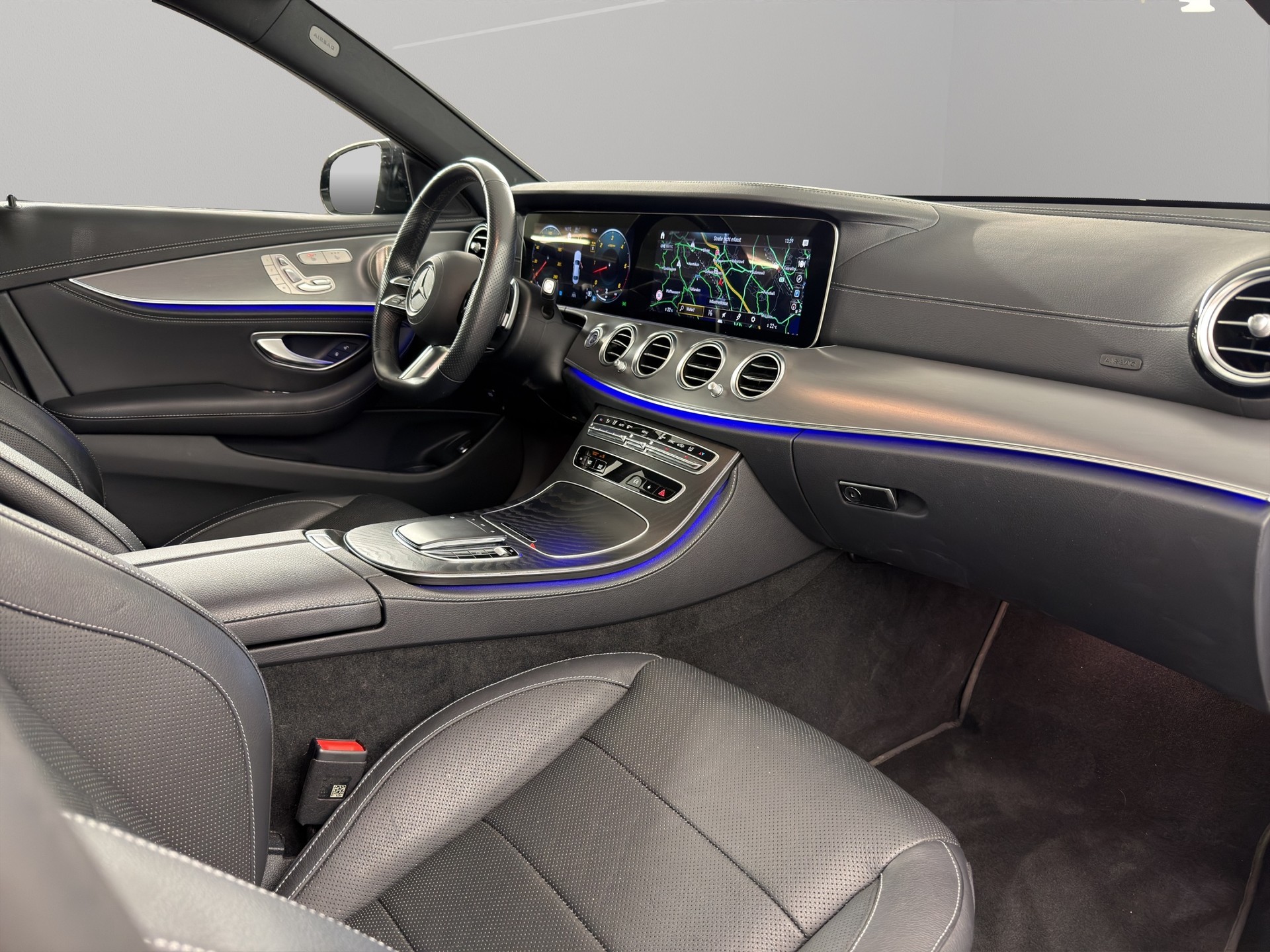 MERCEDES-BENZ E-Klasse E 400 d AMG Line 4matic-image-12