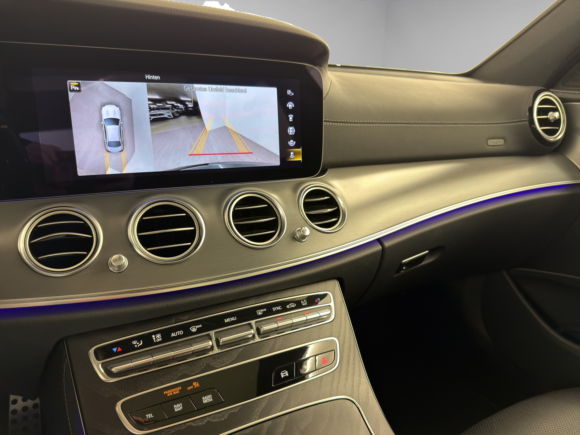 MERCEDES-BENZ E-Klasse E 400 d AMG Line 4matic-image-13