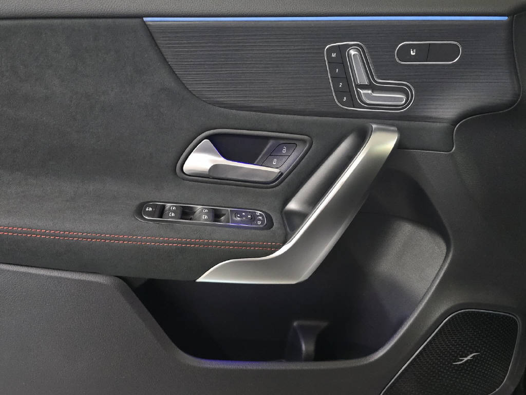 MERCEDES-BENZ A 200 AMG Line Night Star-image-6