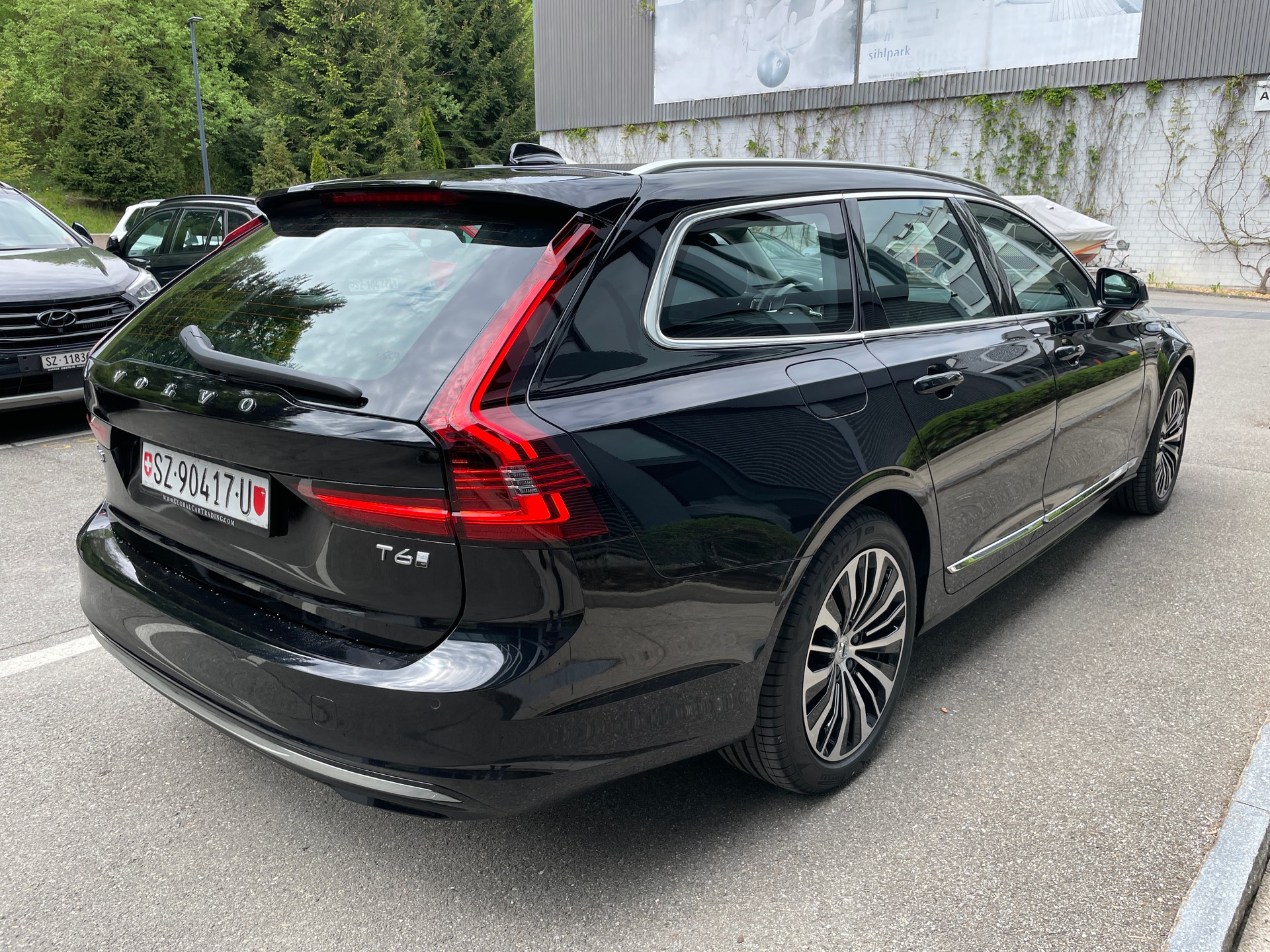 VOLVO V90 T6 eAWD Plug in Hybrid Core Geartronic mit AHK-showroom-element-3
