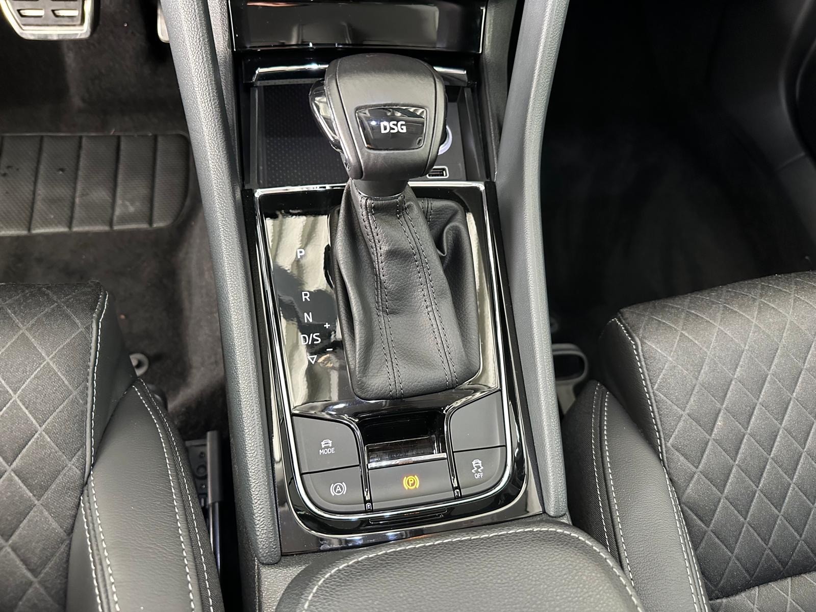 SKODA Karoq 1.6 TDI Smile DSG-image-13