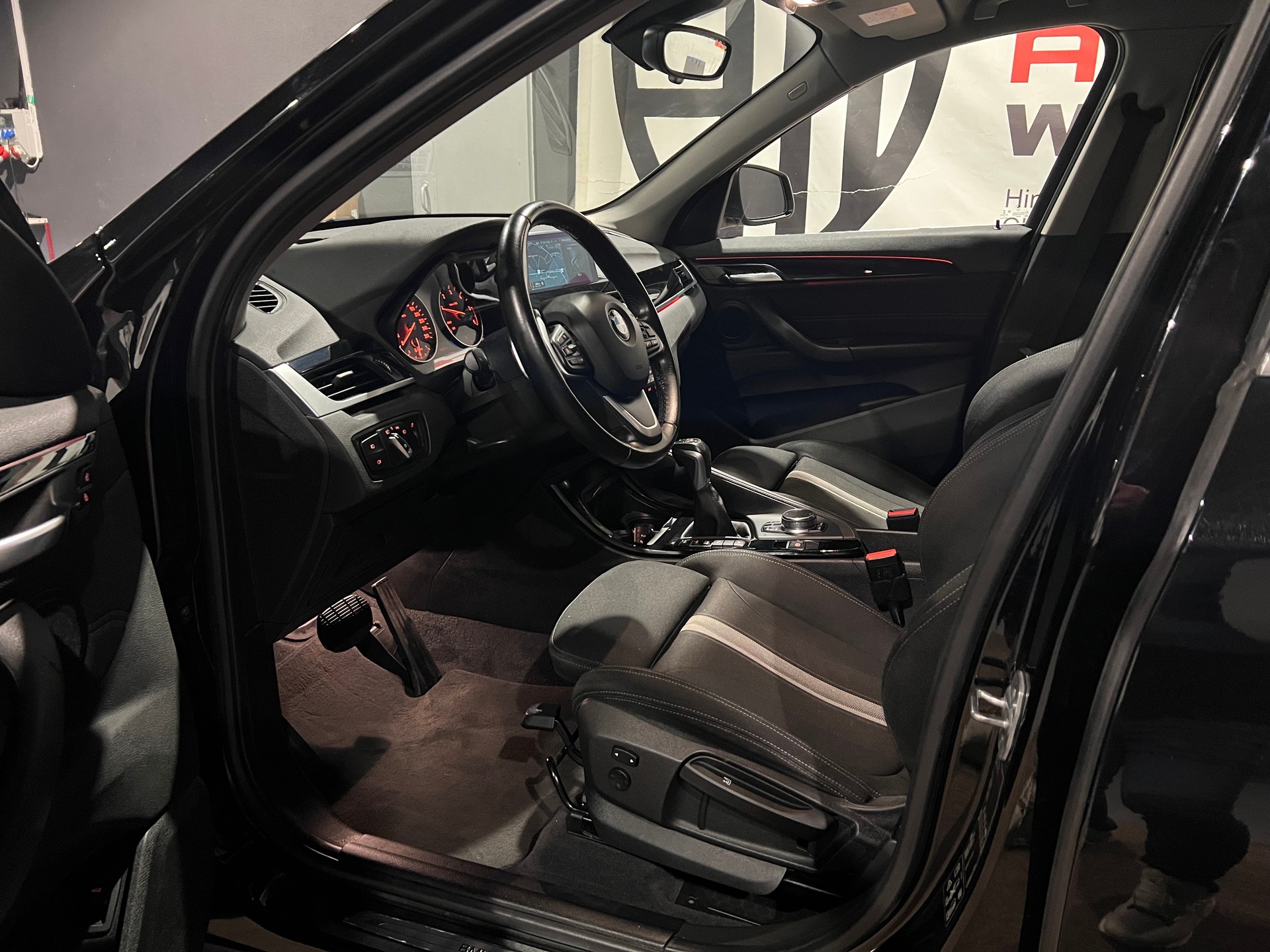 BMW X1 xDrive 18d Sport Line Steptronic-image-10