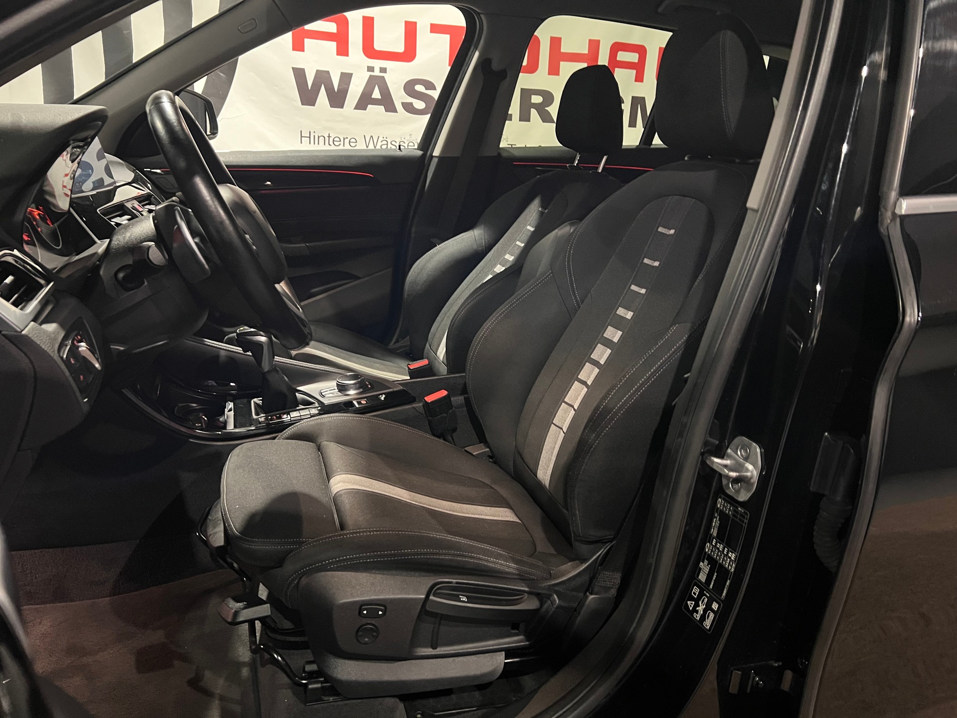 BMW X1 xDrive 18d Sport Line Steptronic-image-11