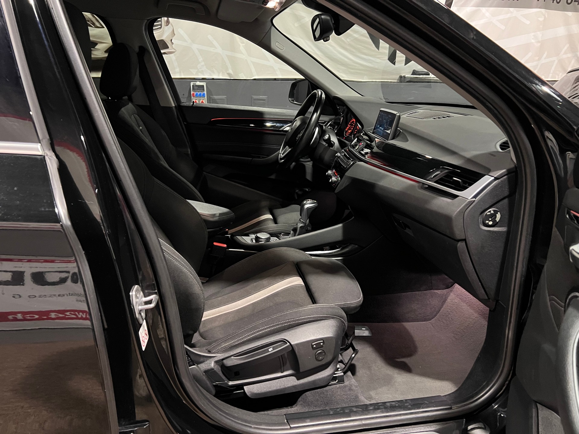 BMW X1 xDrive 18d Sport Line Steptronic-image-12