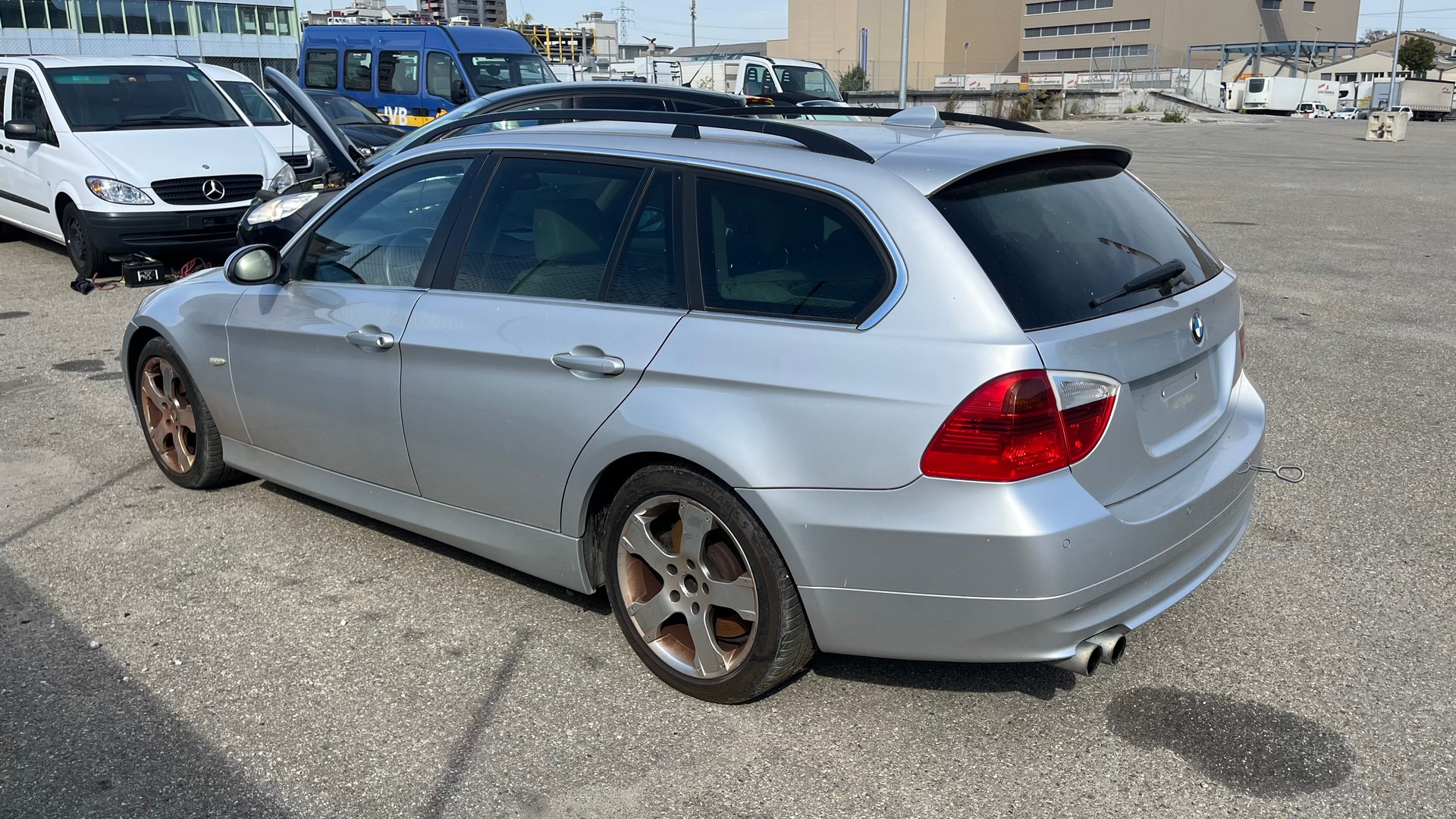 BMW 330xi Touring-image-6