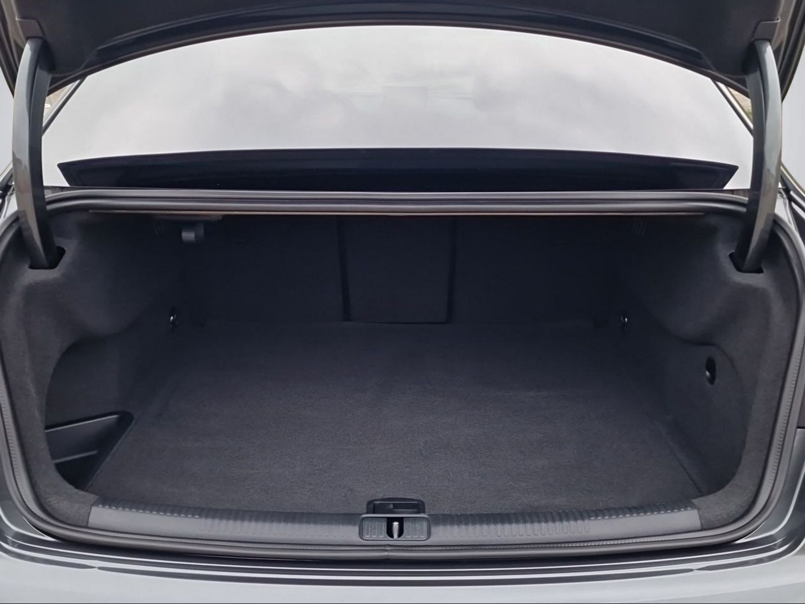 AUDI RS3 Limousine 2.5 TSI quattro S-tronic-image-11