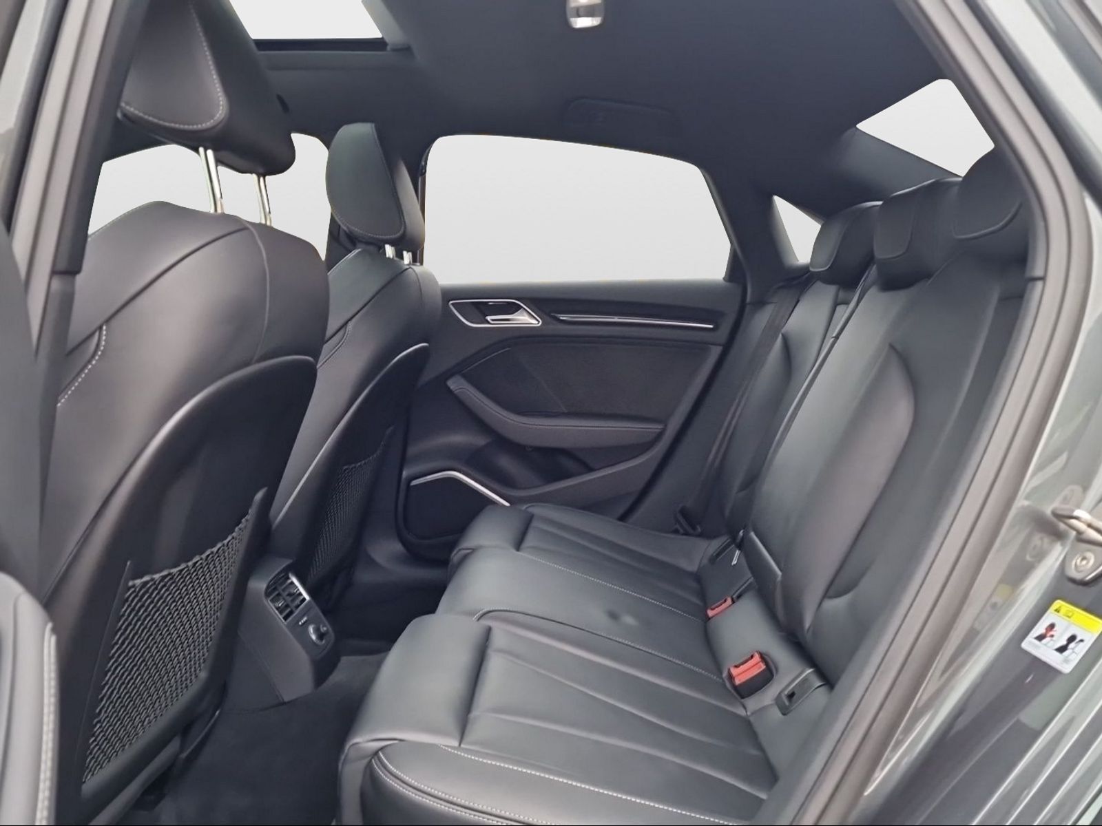 AUDI RS3 Limousine 2.5 TSI quattro S-tronic-image-10