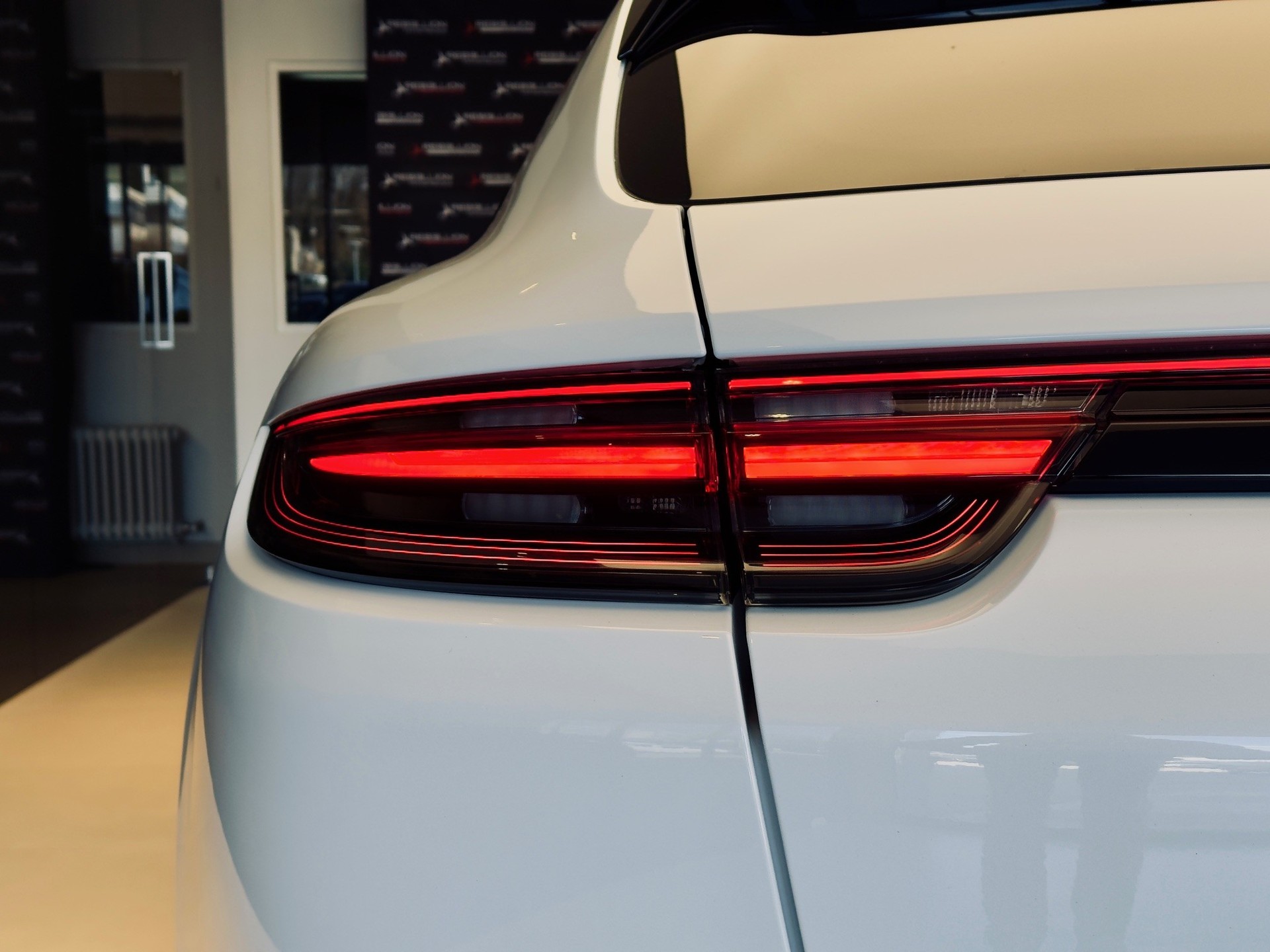 PORSCHE Panamera Turbo Sport Turismo PDK-image-10