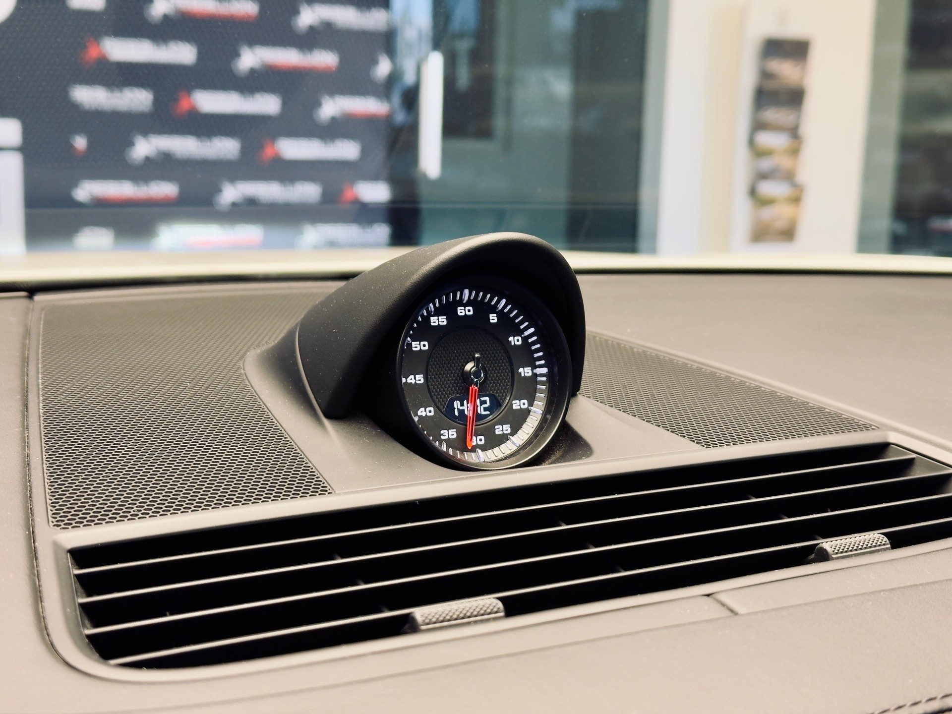 PORSCHE Panamera Turbo Sport Turismo PDK-image-15