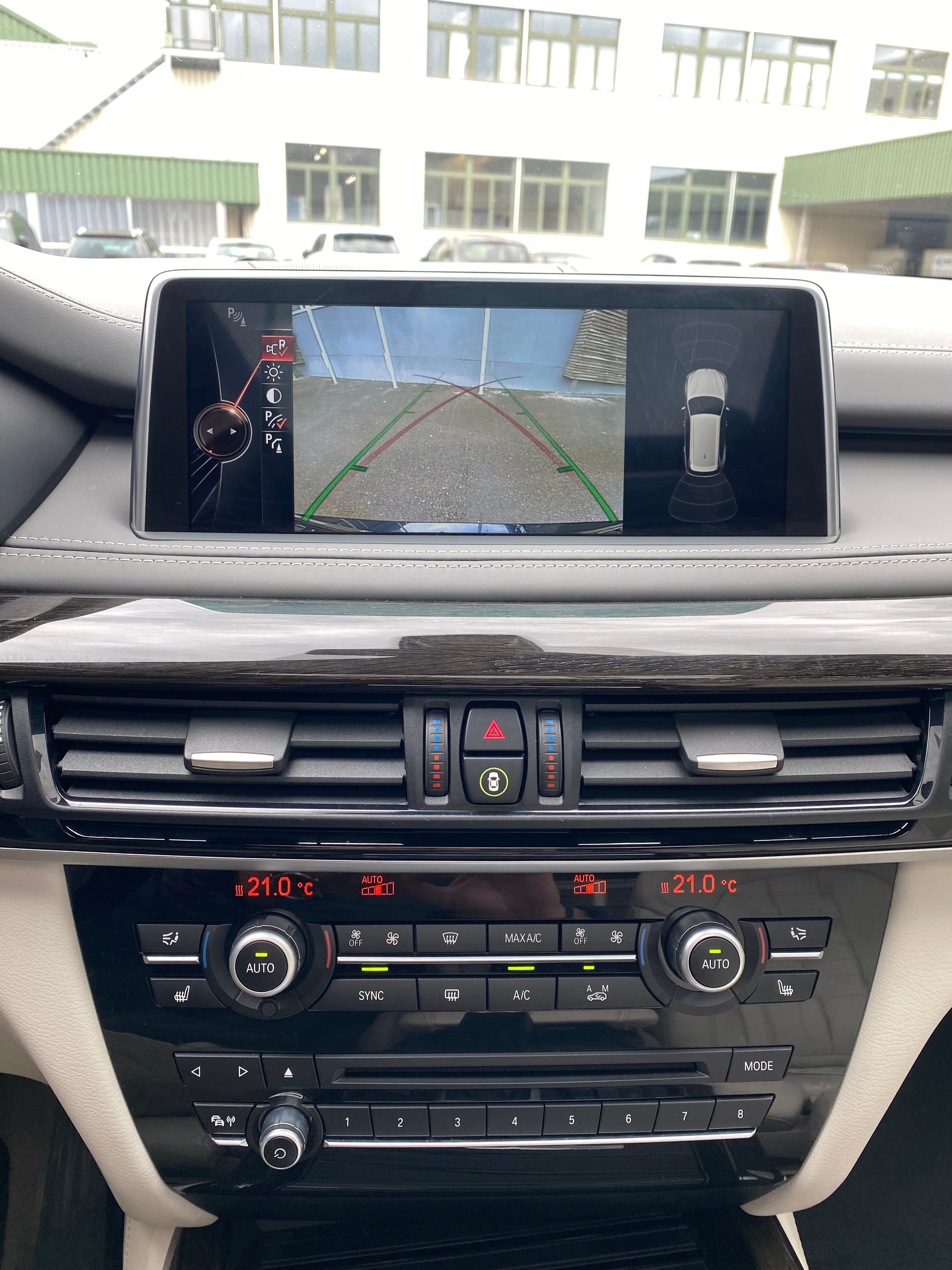 BMW X5 xDrive 50i Steptronic-image-9
