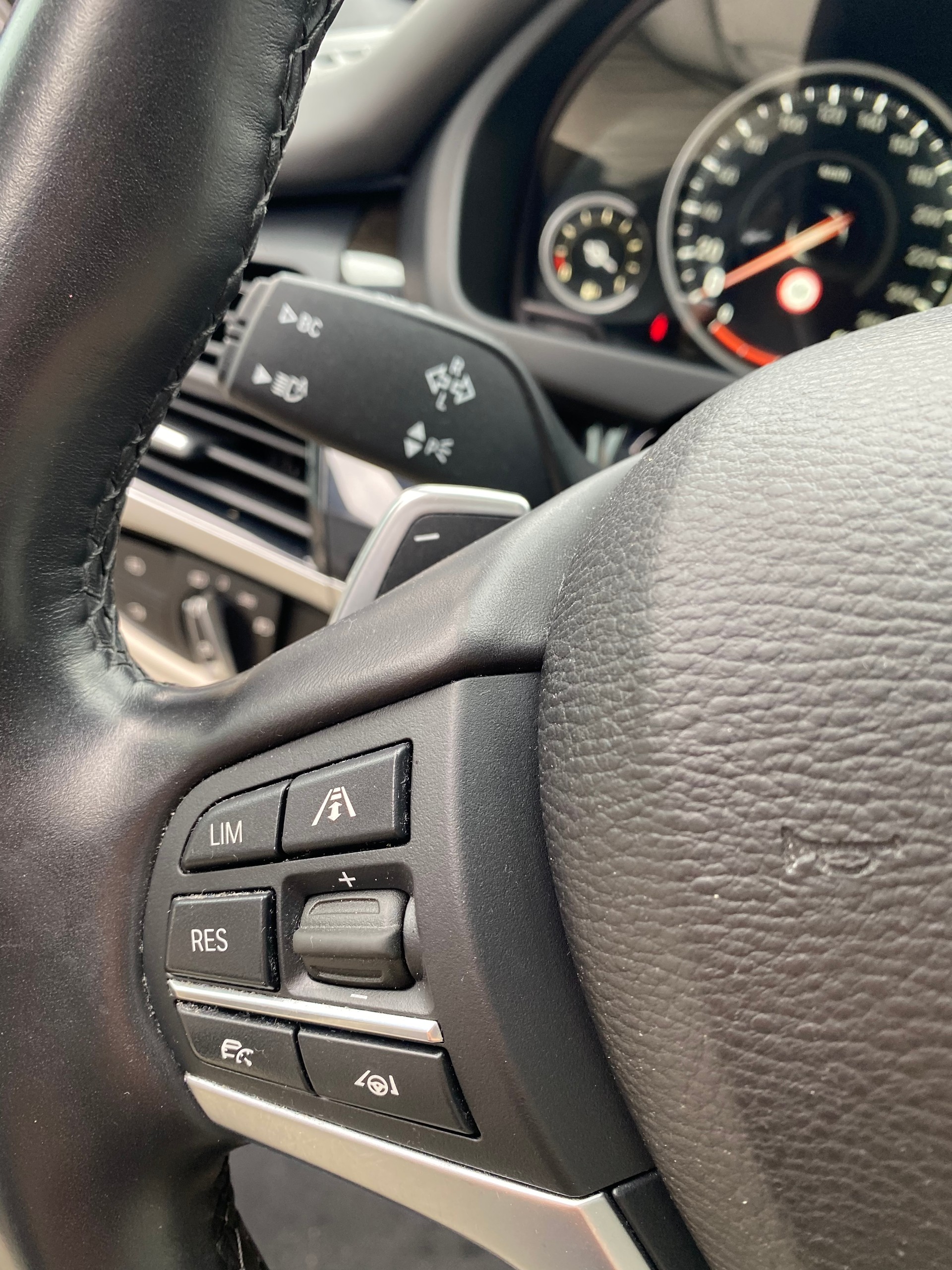BMW X5 xDrive 50i Steptronic-image-13