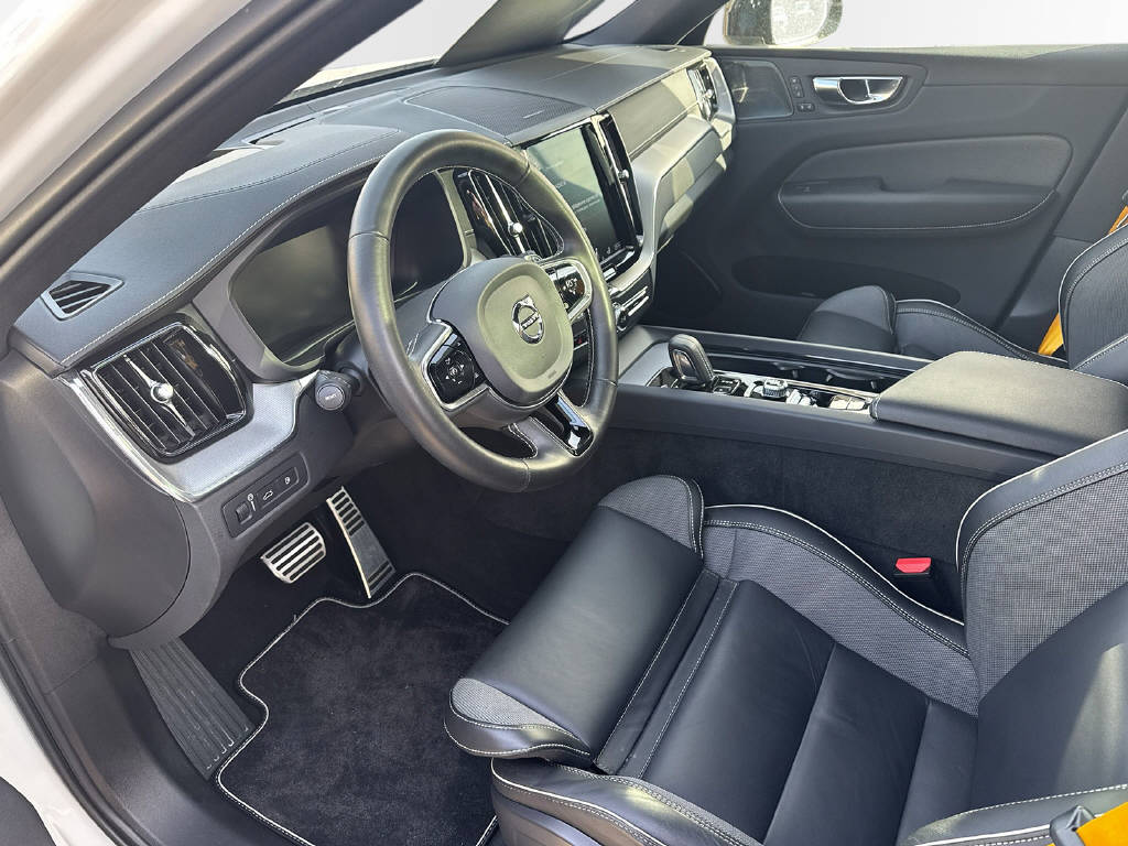 VOLVO XC60 T8 eAWD Polestar-image-14