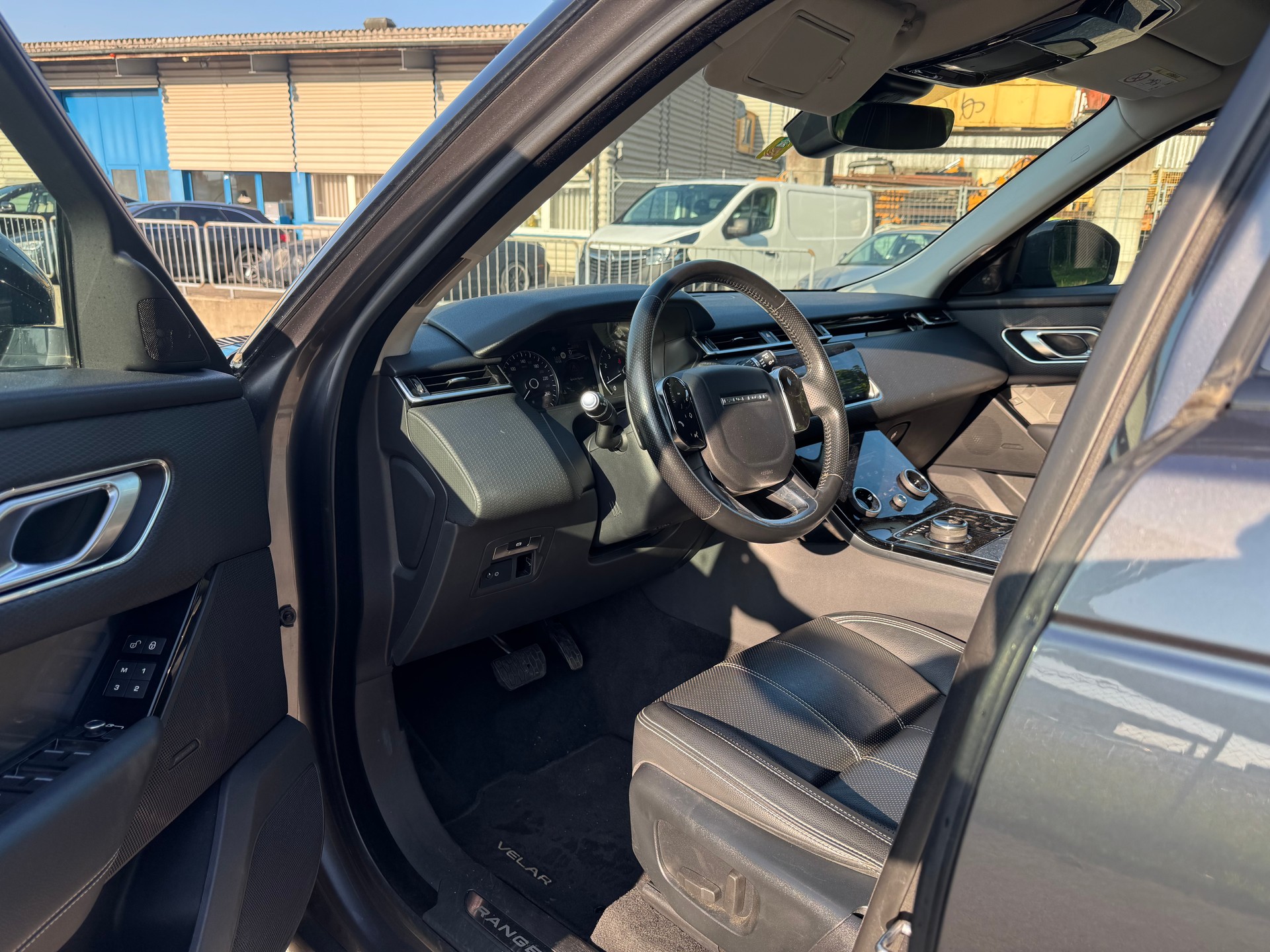 LAND ROVER Range Rover Velar R-Dynamic P 250 Automatic-image-4