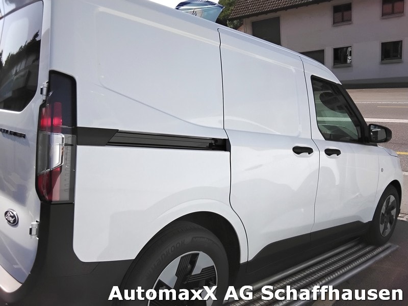 FORD E-Transit Courier Van Trend-image-3