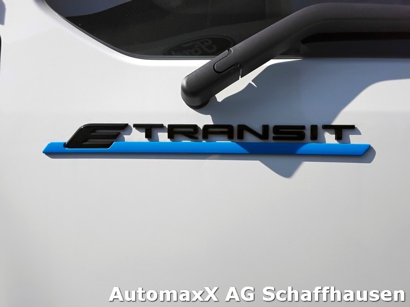 FORD E-Transit Courier Van Trend-image-14