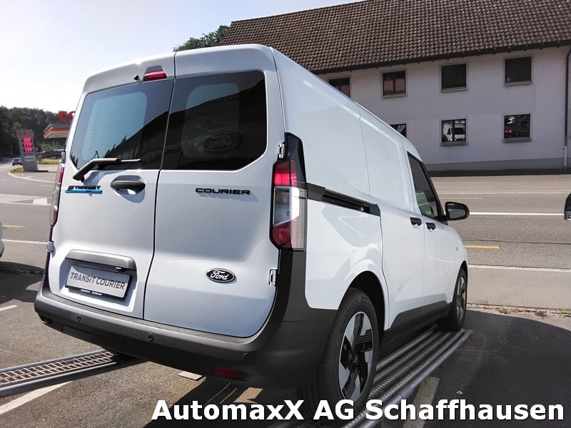 FORD E-Transit Courier Van Trend-image-4