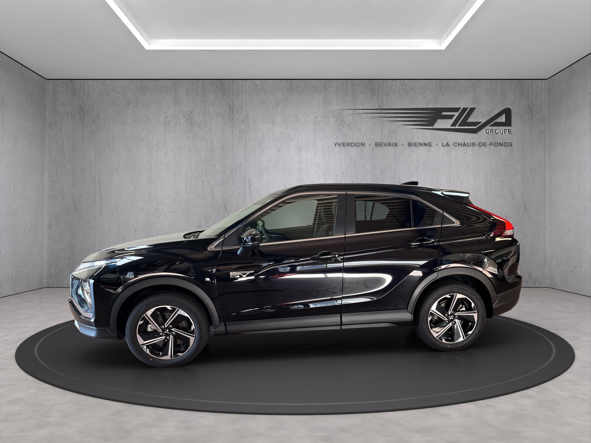 MITSUBISHI ECLIPSE CROSS 2.4 PHEV Invite 4x4-image-2