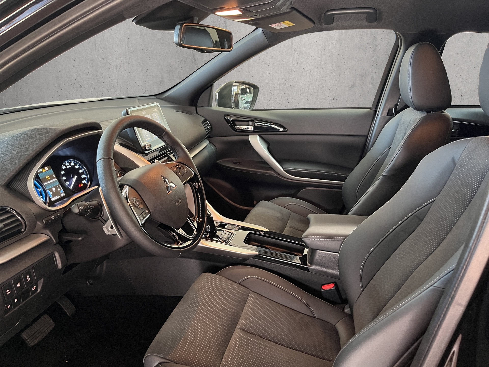 MITSUBISHI ECLIPSE CROSS 2.4 PHEV Invite 4x4-image-6
