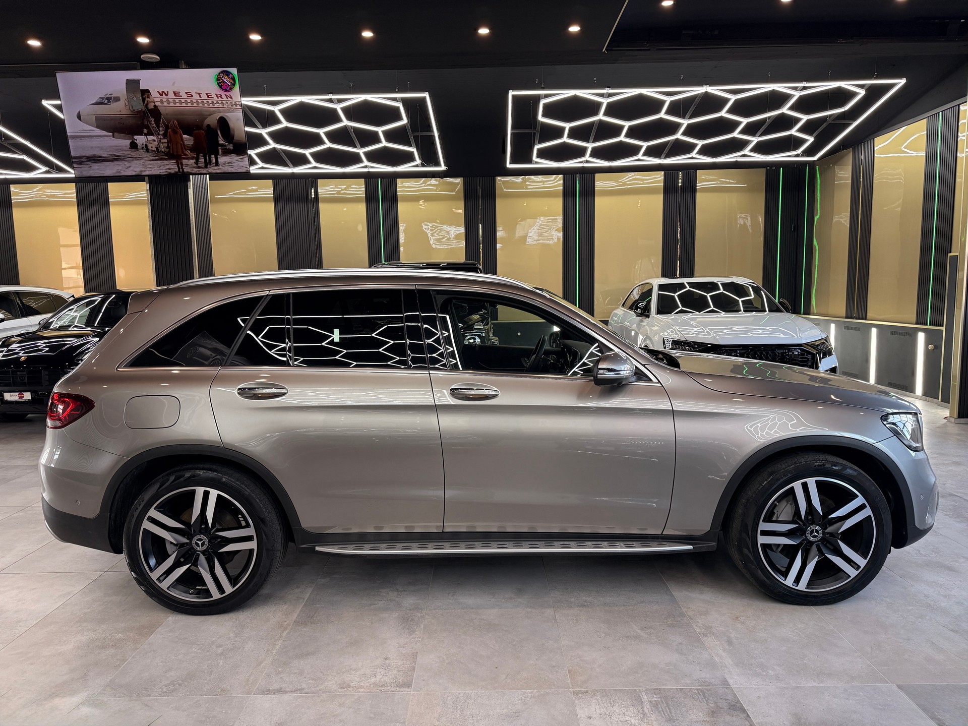 MERCEDES-BENZ GLC 300 Off-Road 4Matic 9G-Tronic-image-3