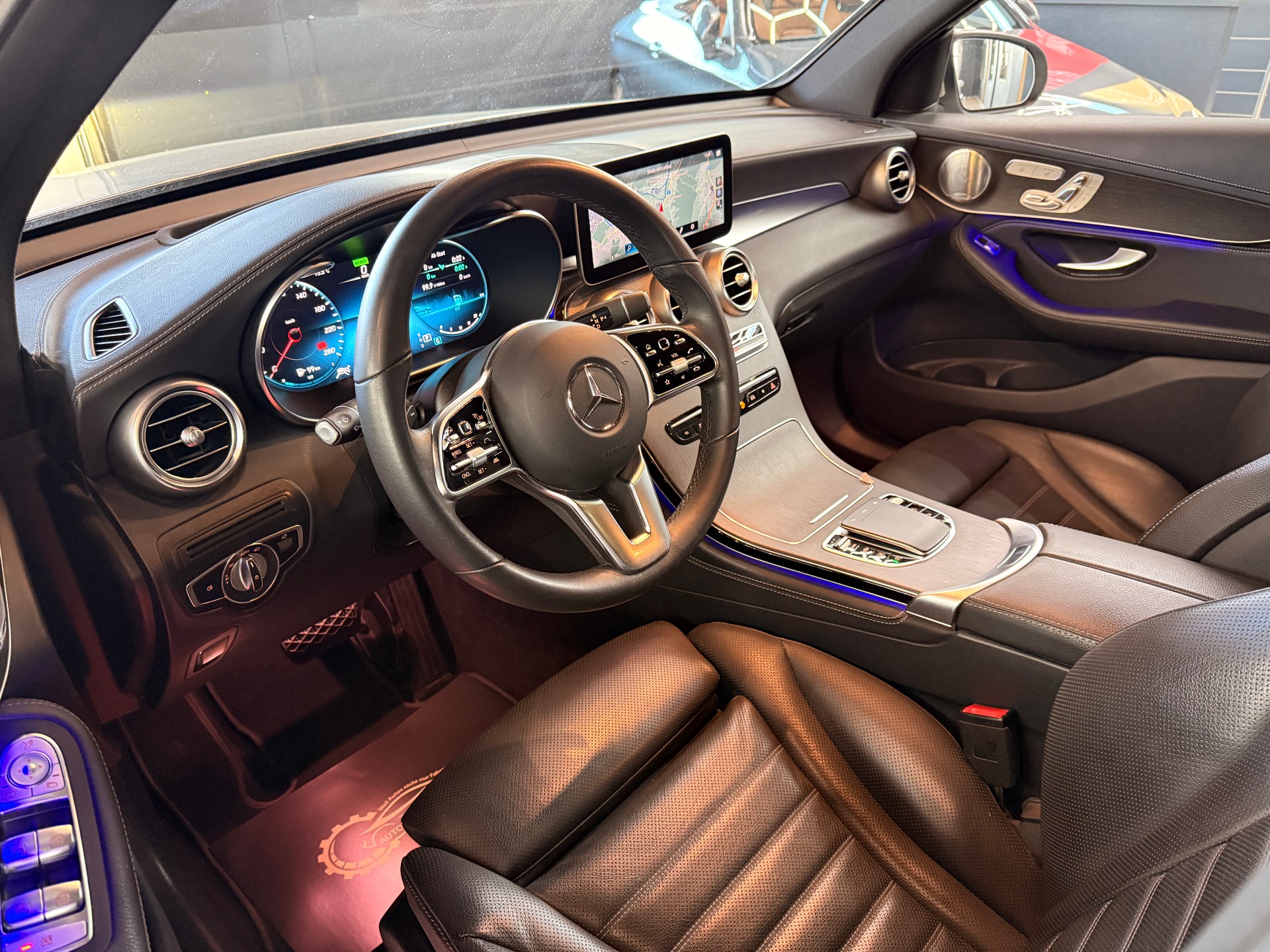 MERCEDES-BENZ GLC 300 Off-Road 4Matic 9G-Tronic-image-8