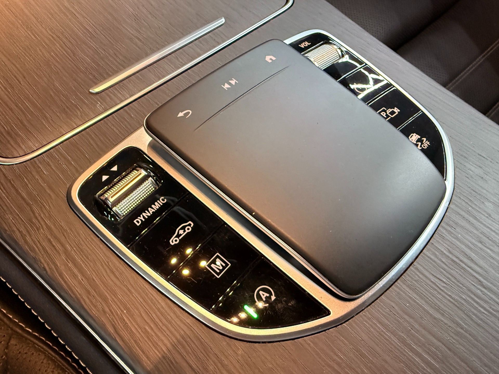 MERCEDES-BENZ GLC 300 Off-Road 4Matic 9G-Tronic-image-25