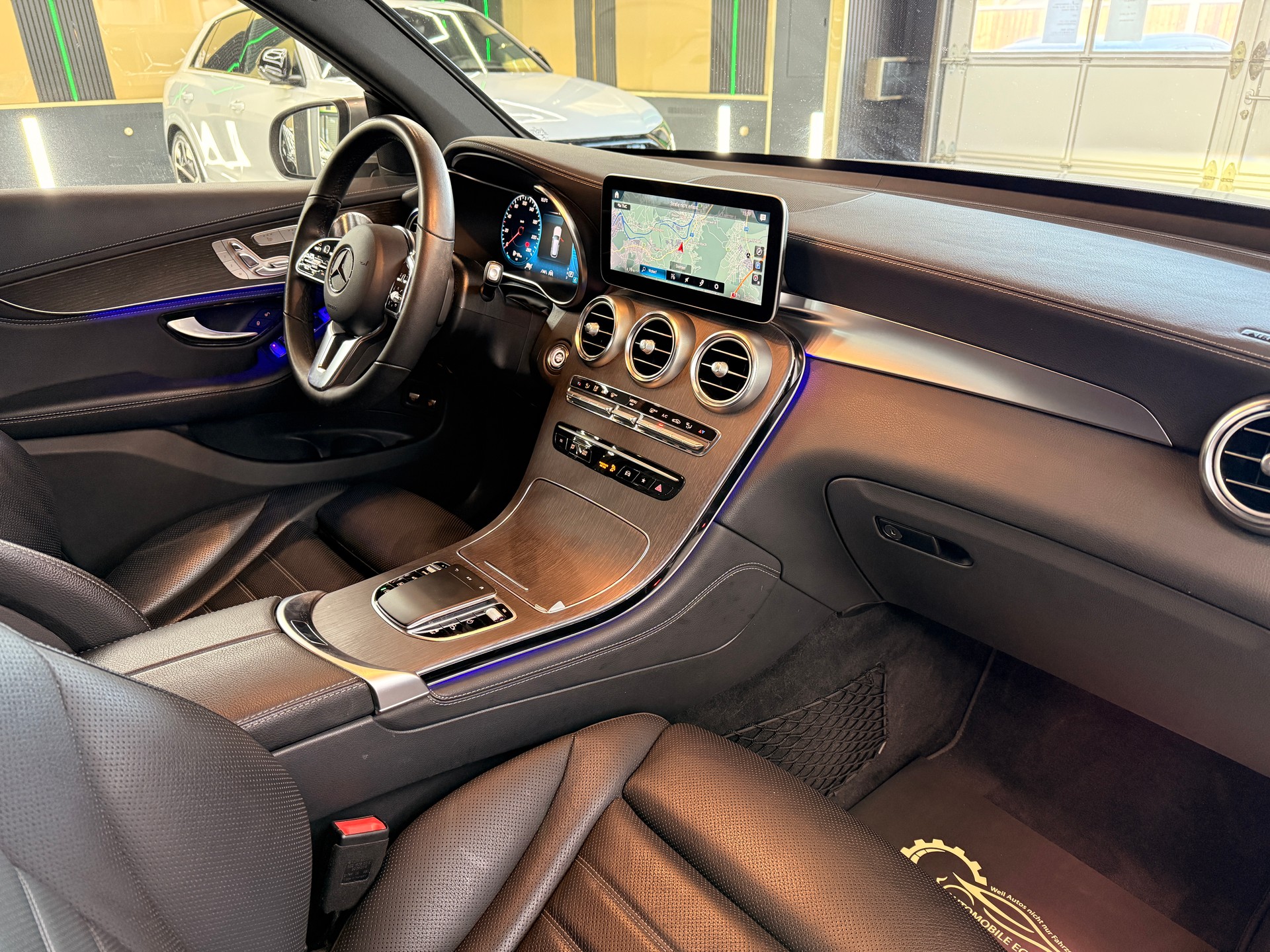 MERCEDES-BENZ GLC 300 Off-Road 4Matic 9G-Tronic-image-11