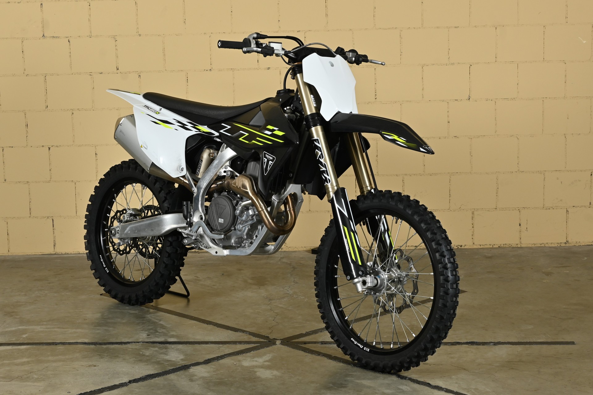 TRIUMPH TF450 X-showroom-element-1