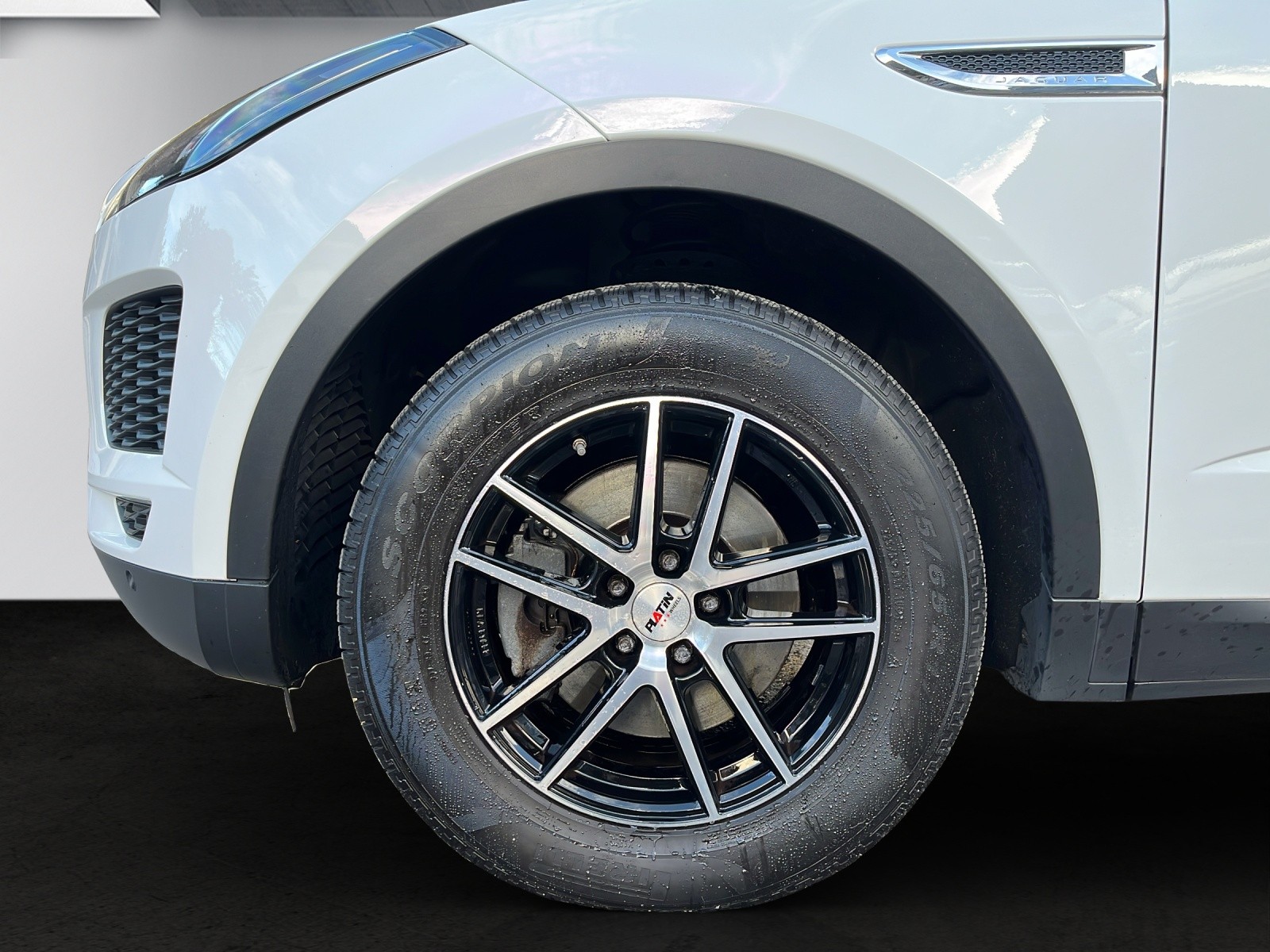 JAGUAR E-Pace 2.0d D150 S AWD Automatik-image-8