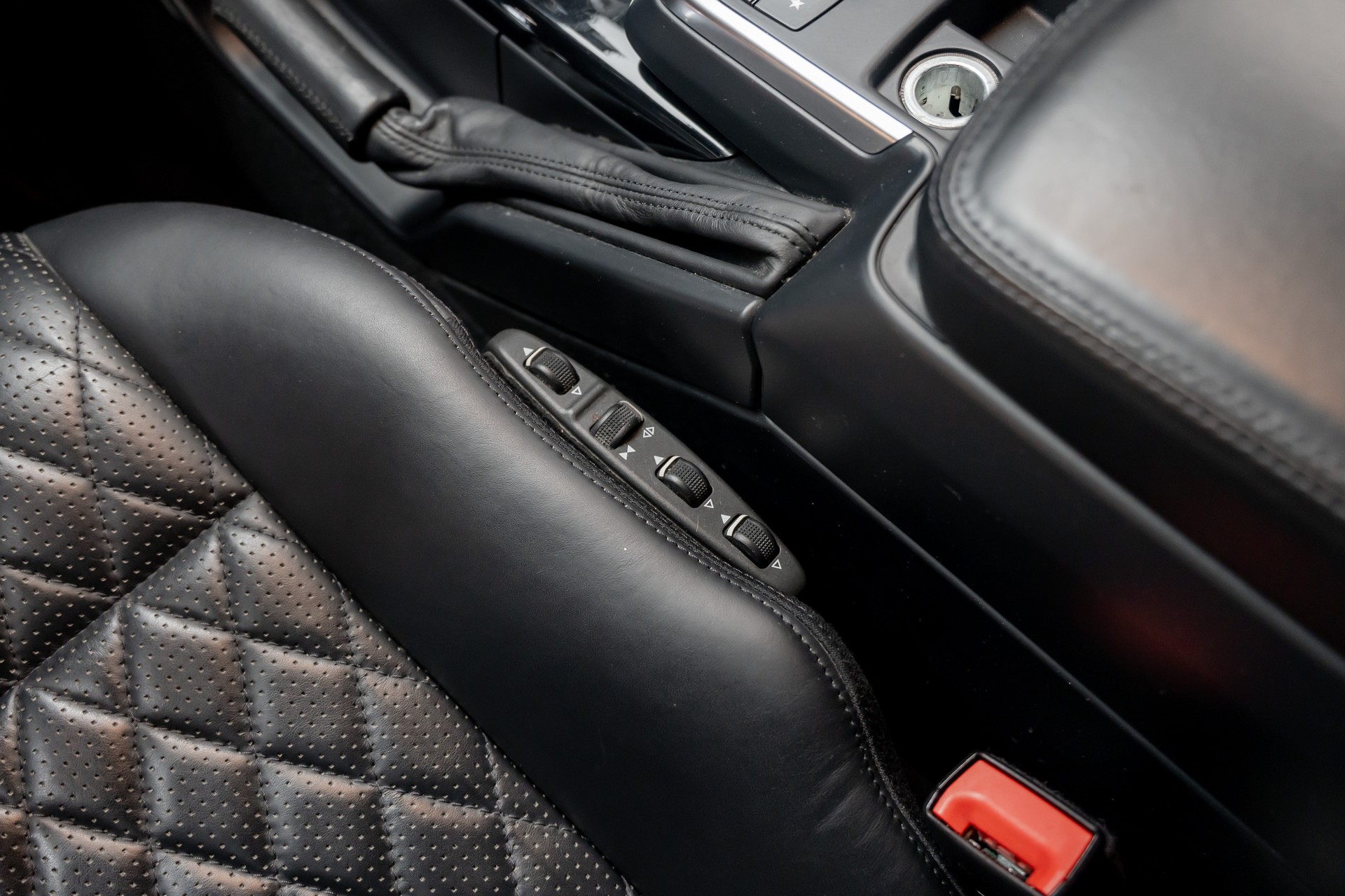 MERCEDES-BENZ G 63 AMG Automatic-image-14