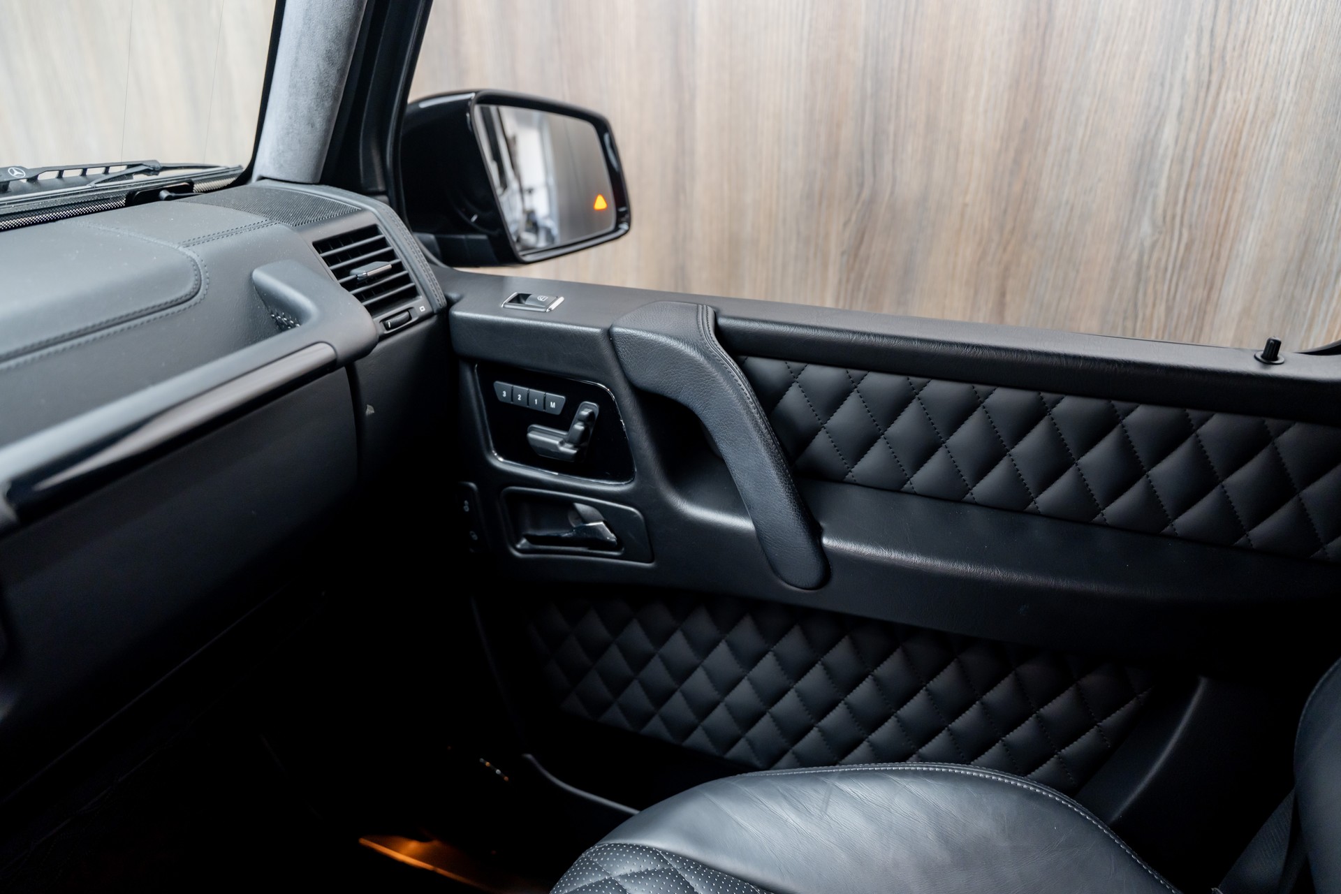 MERCEDES-BENZ G 63 AMG Automatic-image-16