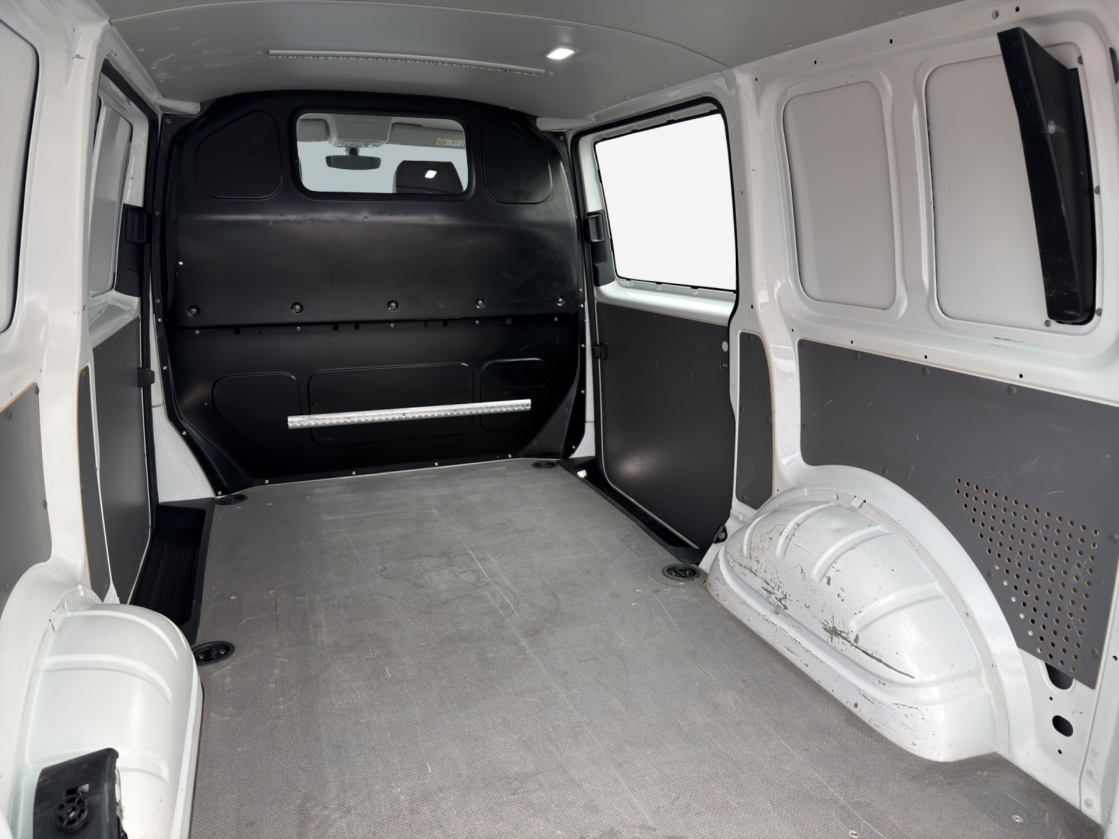 VW T6.1 2.0 TDI 4Motion-image-13