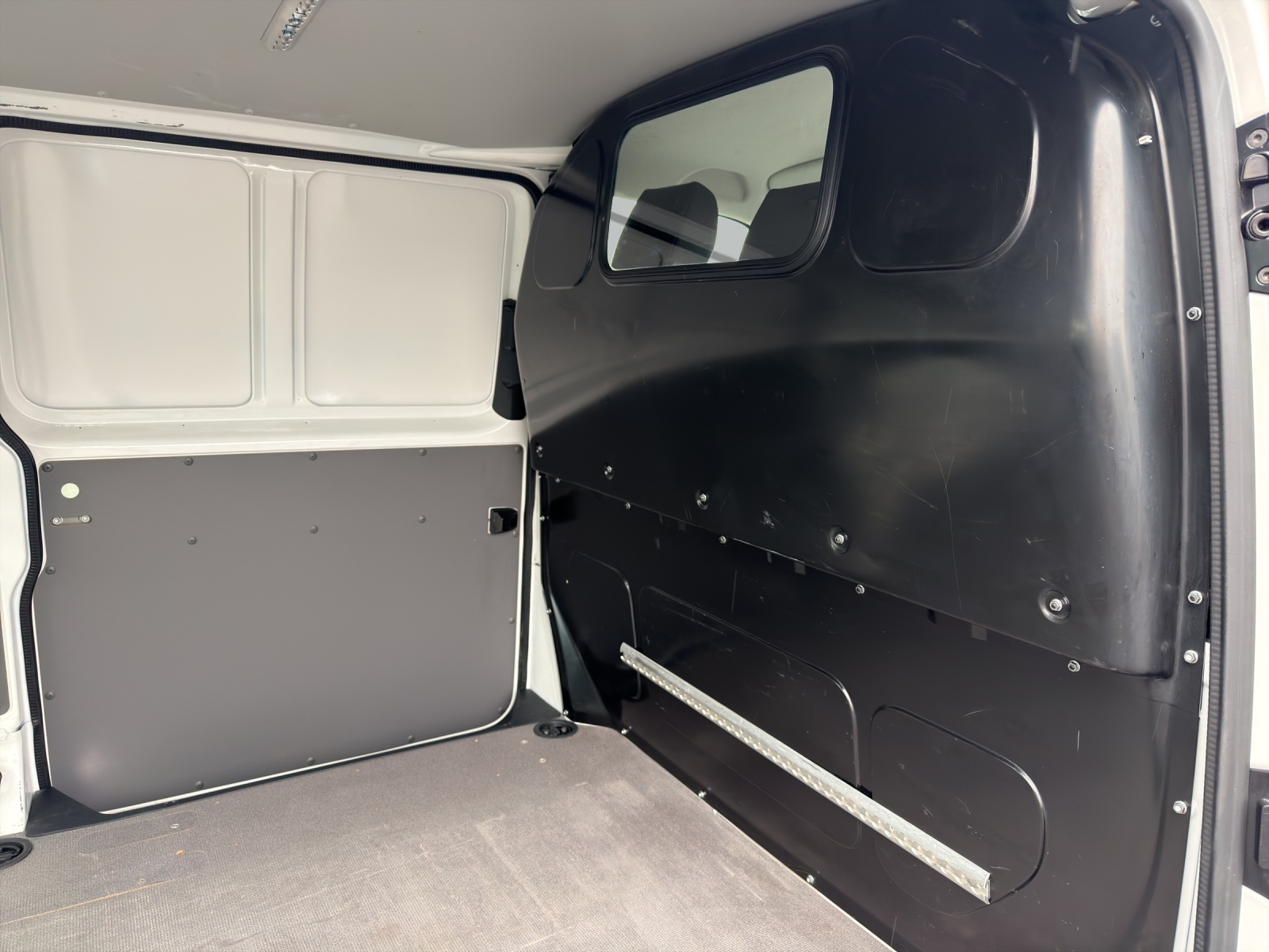 VW T6.1 2.0 TDI 4Motion-image-11